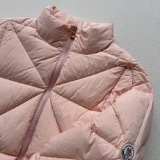 Moncle*🆕新款羽绒服,百搭而不会过时,款型简约而不简单,对于各种年龄段都能接受。立体修身裁剪,版型 Moncle*🆕新款羽绒服,百搭而不会过时,款型简约而不简单,对于各种年龄段都能接受。立体修身裁剪,版型