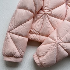 Moncle*🆕新款羽绒服,百搭而不会过时,款型简约而不简单,对于各种年龄段都能接受。立体修身裁剪,版型 Moncle*🆕新款羽绒服,百搭而不会过时,款型简约而不简单,对于各种年龄段都能接受。立体修身裁剪,版型