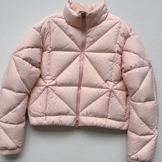 Moncle*🆕新款羽绒服,百搭而不会过时,款型简约而不简单,对于各种年龄段都能接受。立体修身裁剪,版型 Moncle*🆕新款羽绒服,百搭而不会过时,款型简约而不简单,对于各种年龄段都能接受。立体修身裁剪,版型