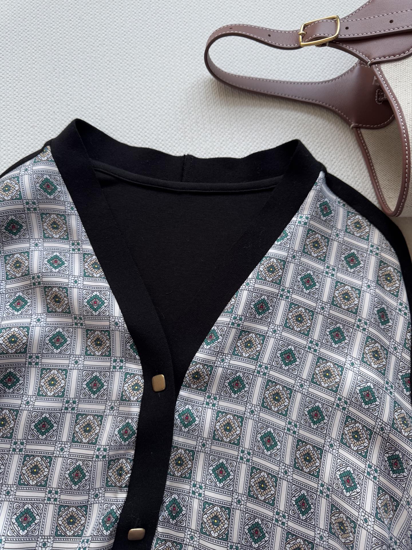 LoroPiana🆕新款开衫，前侧真丝面料➕后侧羊毛针织ＳＭＬ.