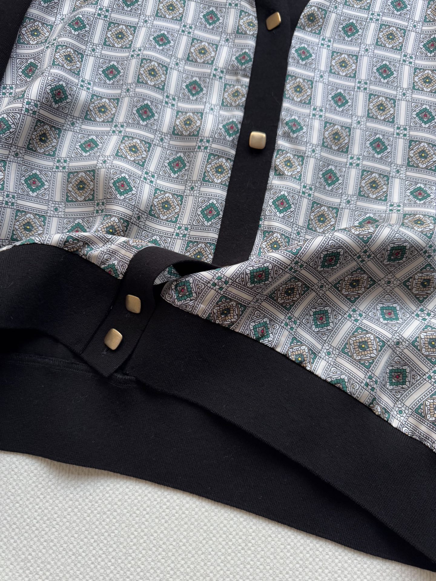LoroPiana🆕新款开衫，前侧真丝面料➕后侧羊毛针织ＳＭＬ.