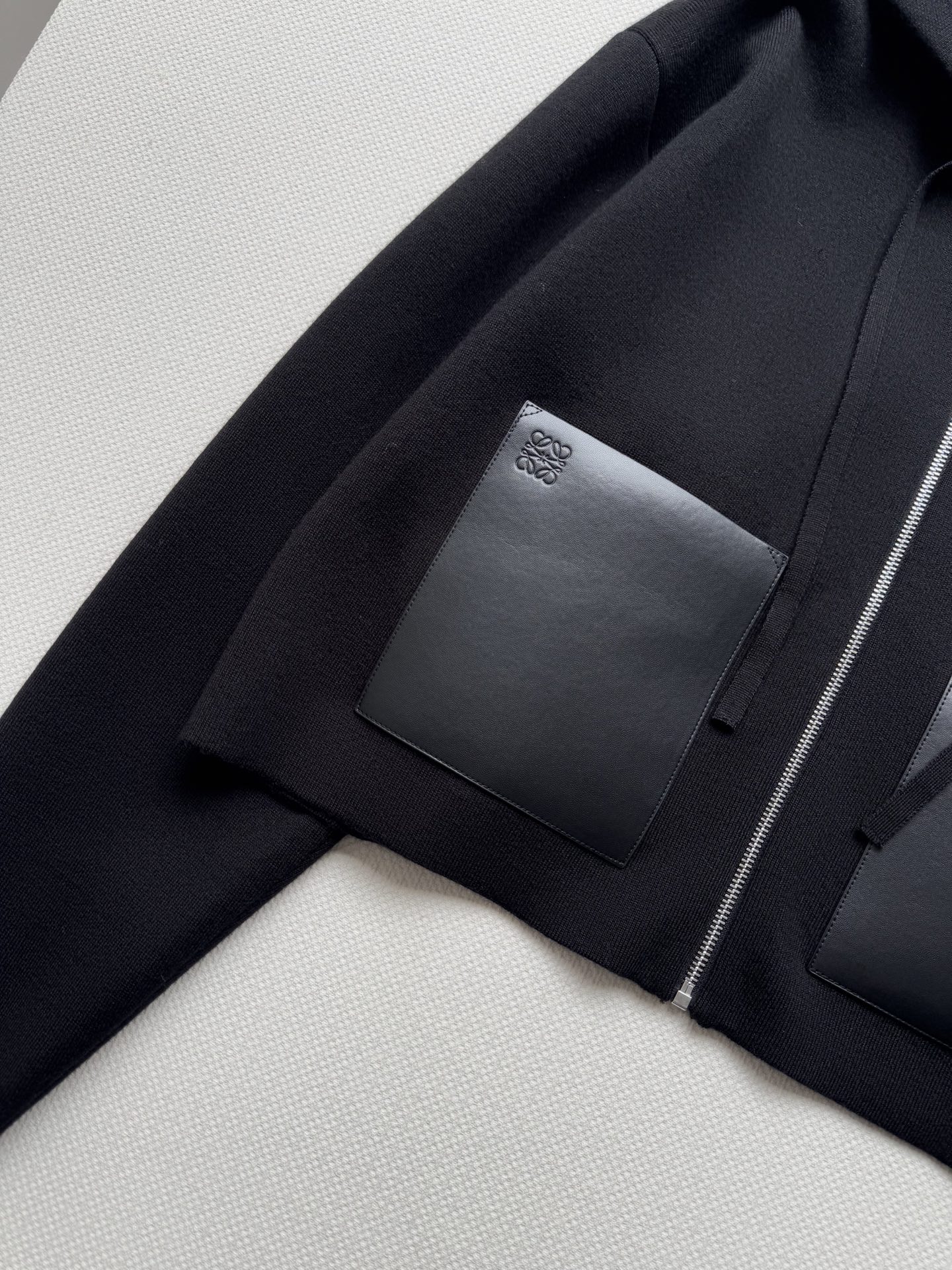 Loew*🆕新款拉链开衫，羊毛面料拼接真皮口袋ＳＭＬ.