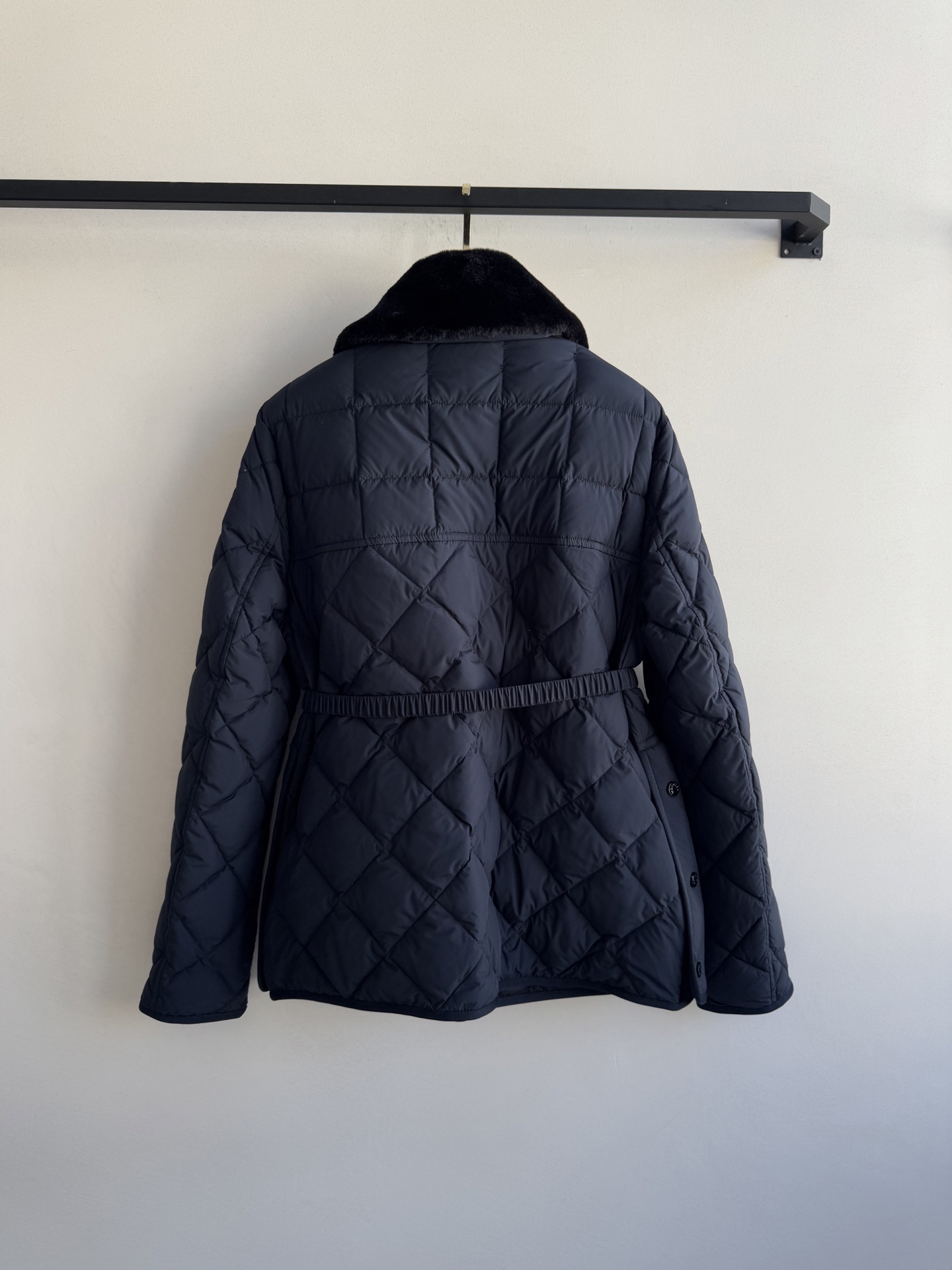 Moncle*🆕新款羽绒服，白鹅绒填充，腰带显瘦修身2⃣️色ＳＭＬ.