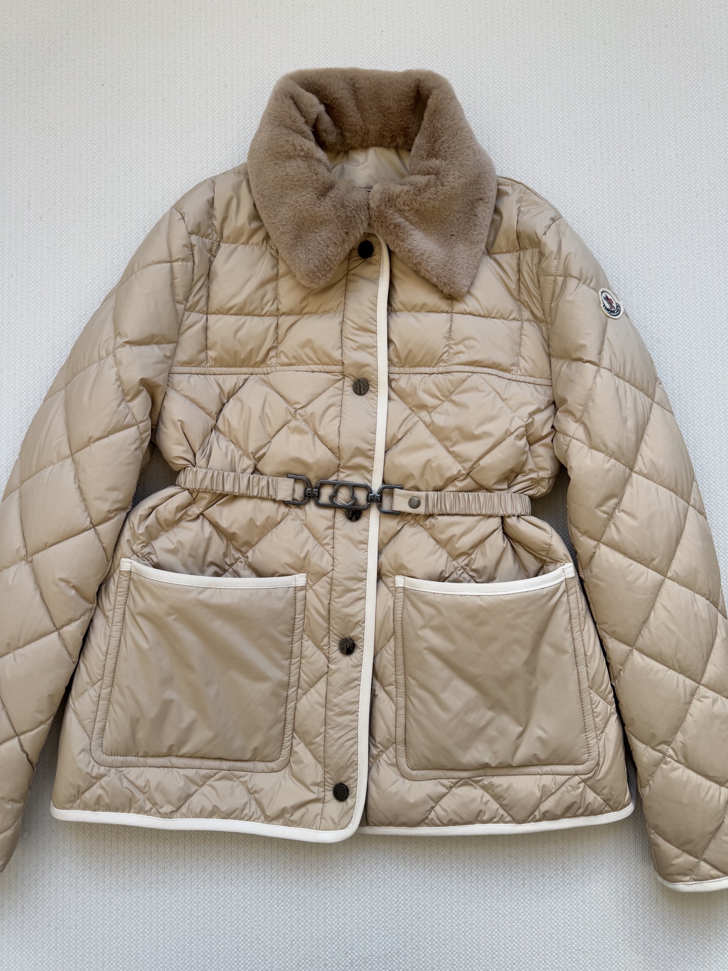 Moncle*🆕新款羽绒服，白鹅绒填充，腰带显瘦修身2⃣️色ＳＭＬ.