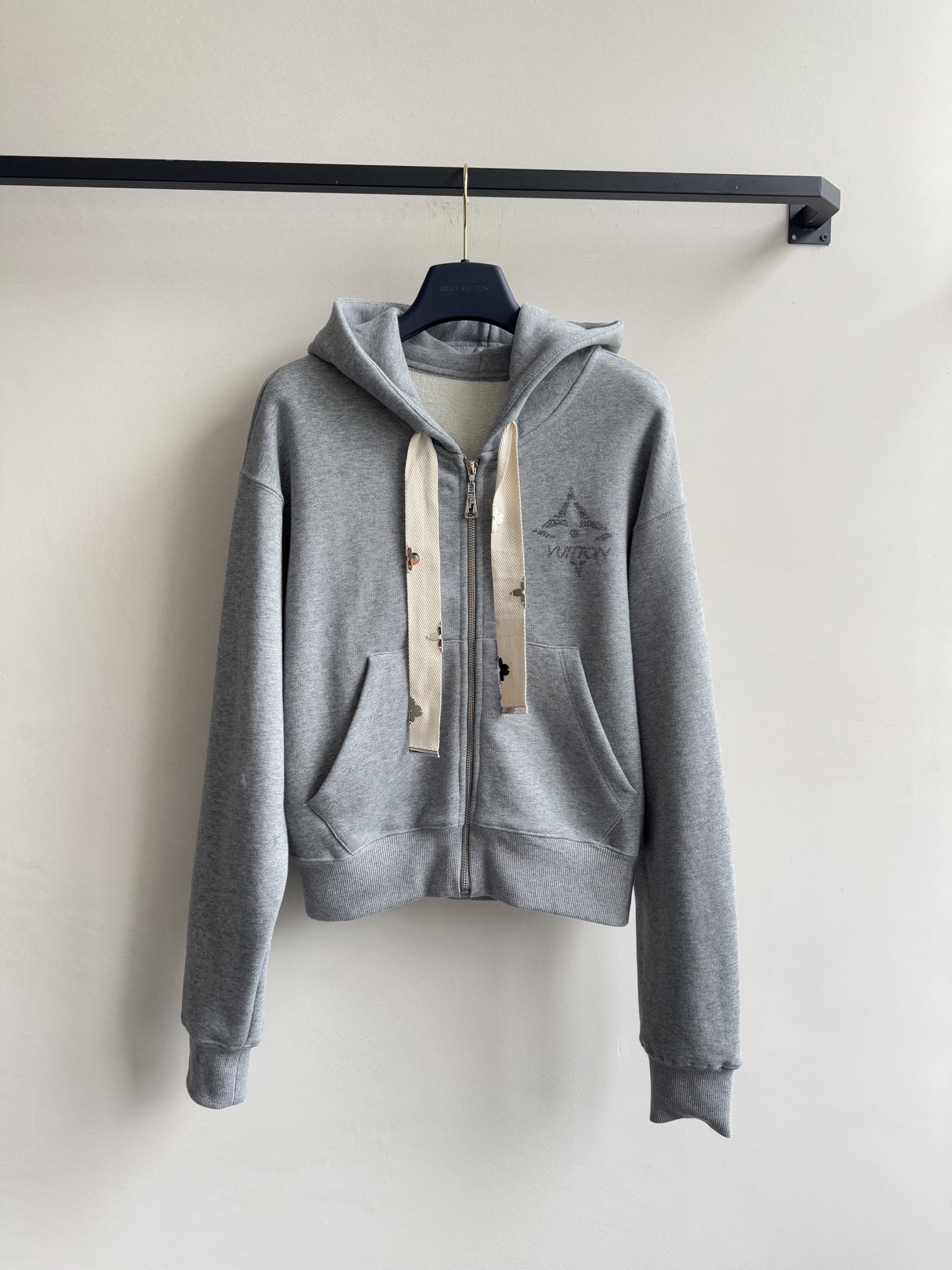Louis Vuitto*🆕2025新品上架连帽卫衣！定制YB进口原生全棉材质光泽舒适垂顺饰以胸前标志性
