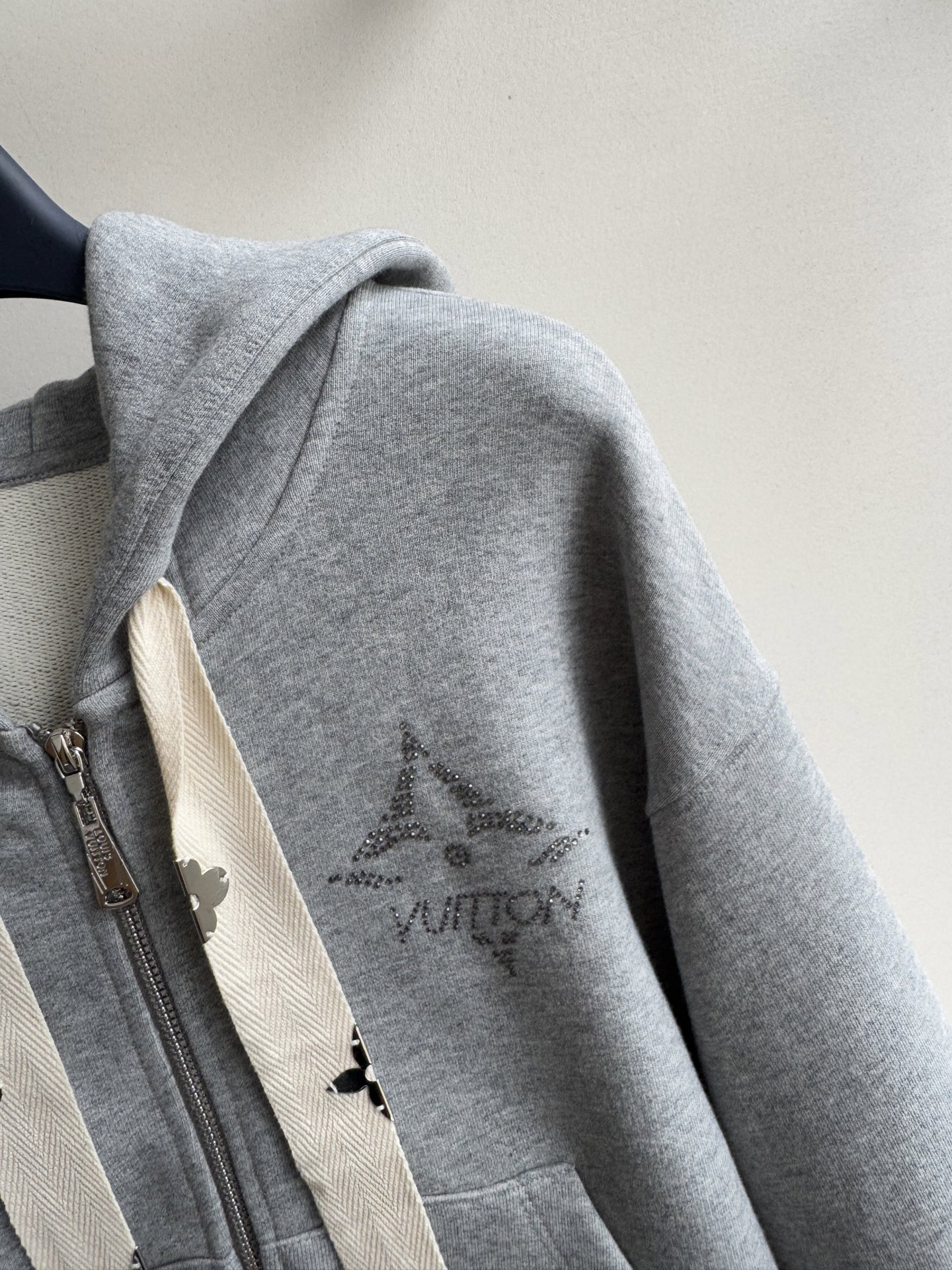 Louis Vuitto*🆕2025新品上架连帽卫衣！定制YB进口原生全棉材质光泽舒适垂顺饰以胸前标志性