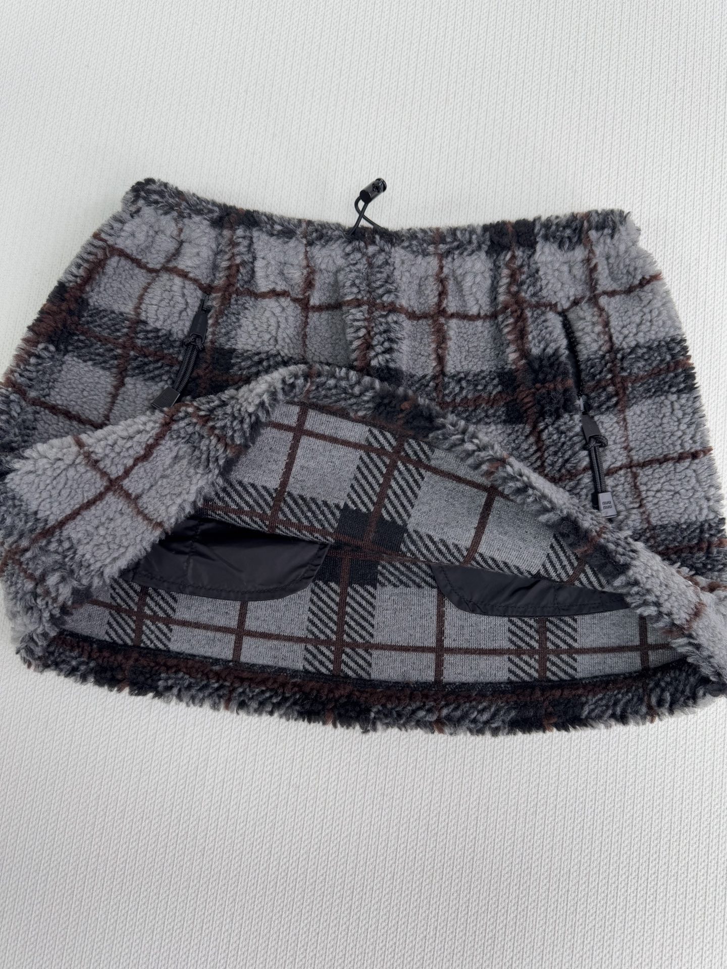 MiuMi* 25Fw秋冬新款 学院风摇粒绒格纹半裙丨⚠真羊羔毛绒原版开发！高版出品！高密度羊毛粒绒面料