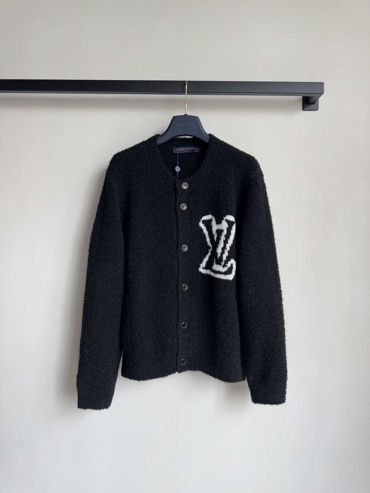 LouisVuitto*🆕新款，休闲时尚开衫，绵羊毛面料好舒服👍ＳＭＬ.