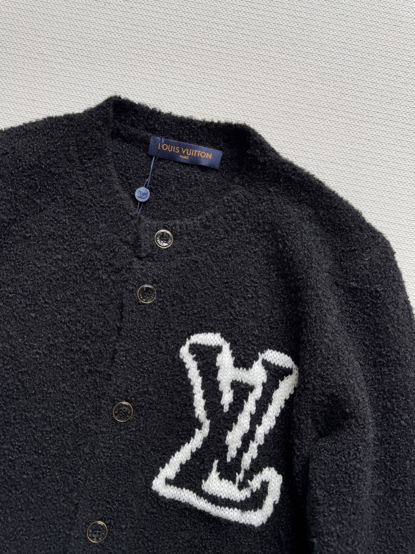 LouisVuitto*🆕新款，休闲时尚开衫，绵羊毛面料好舒服👍ＳＭＬ.
