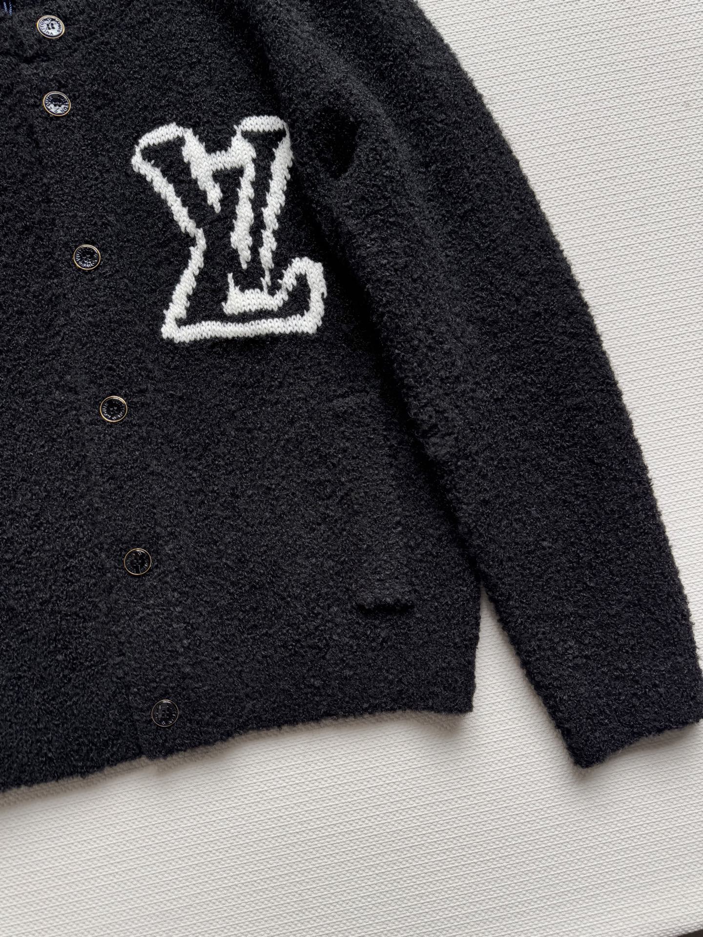 LouisVuitto*🆕新款，休闲时尚开衫，绵羊毛面料好舒服👍ＳＭＬ.