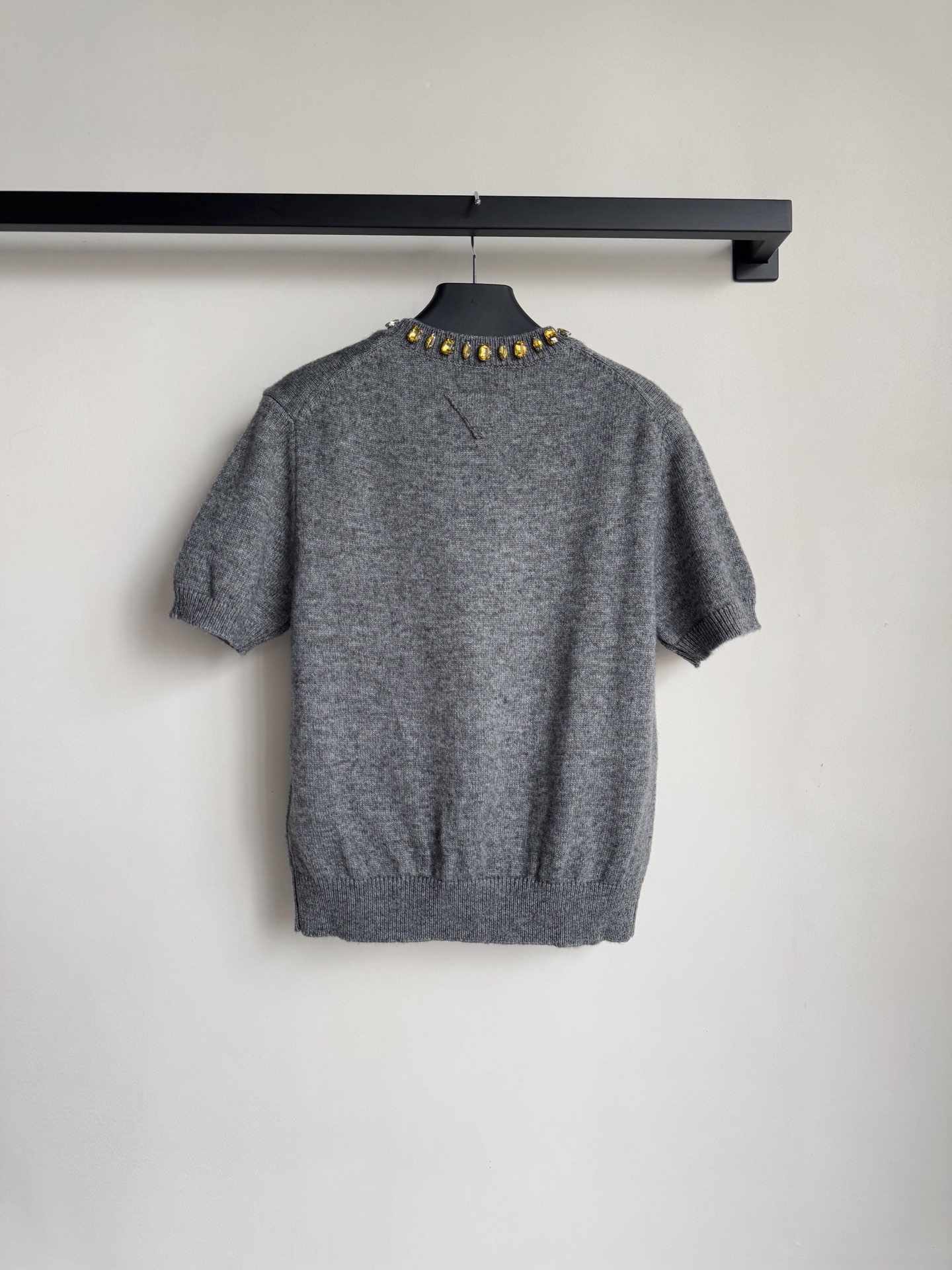 Prad*🆕新款，羊绒➕羊毛混纺针织短袖，叠穿打底搭配都好好看👏ＳＭＬ.