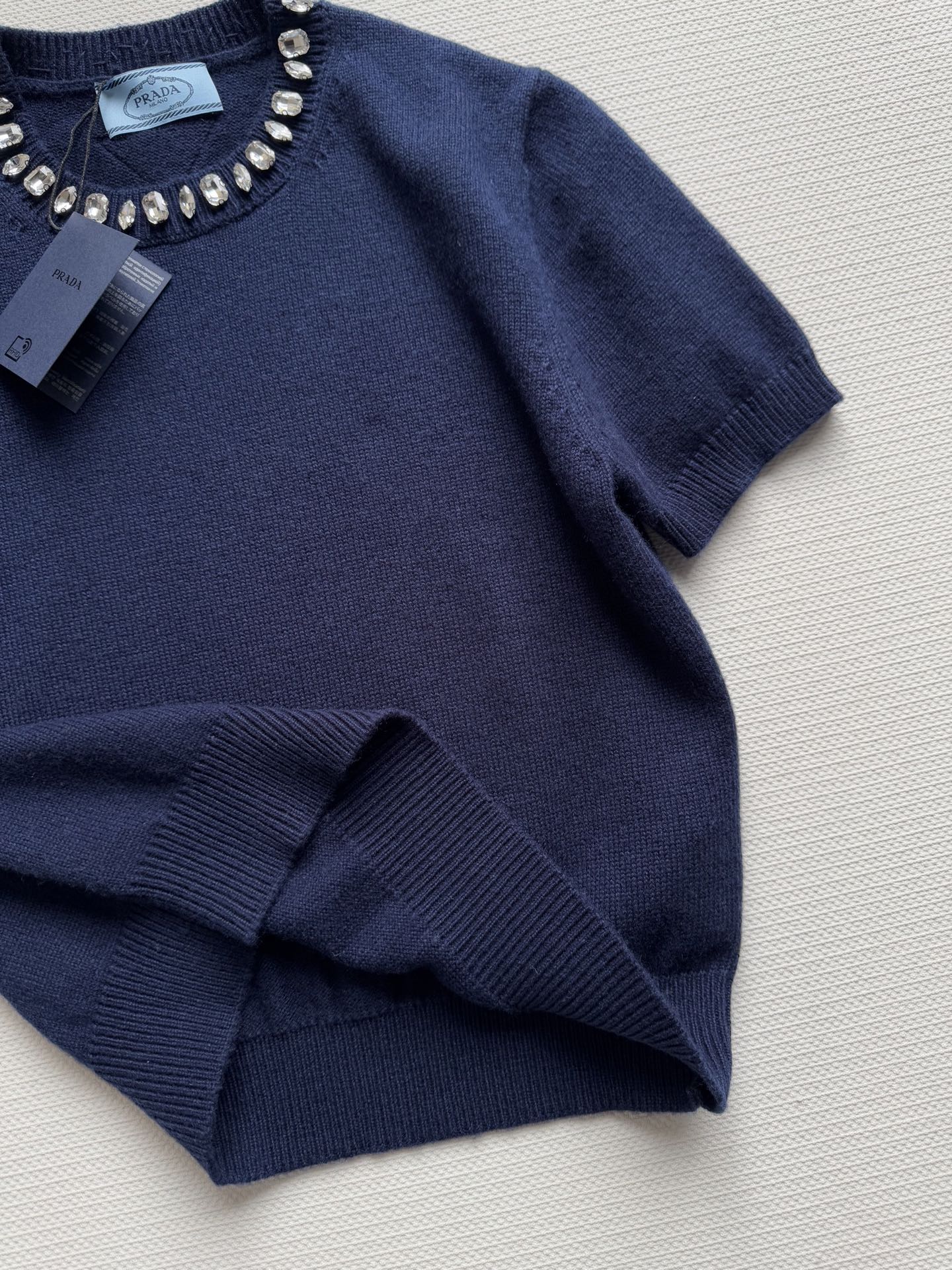 Prad*🆕新款，羊绒➕羊毛混纺针织短袖，叠穿打底搭配都好好看👏ＳＭＬ.