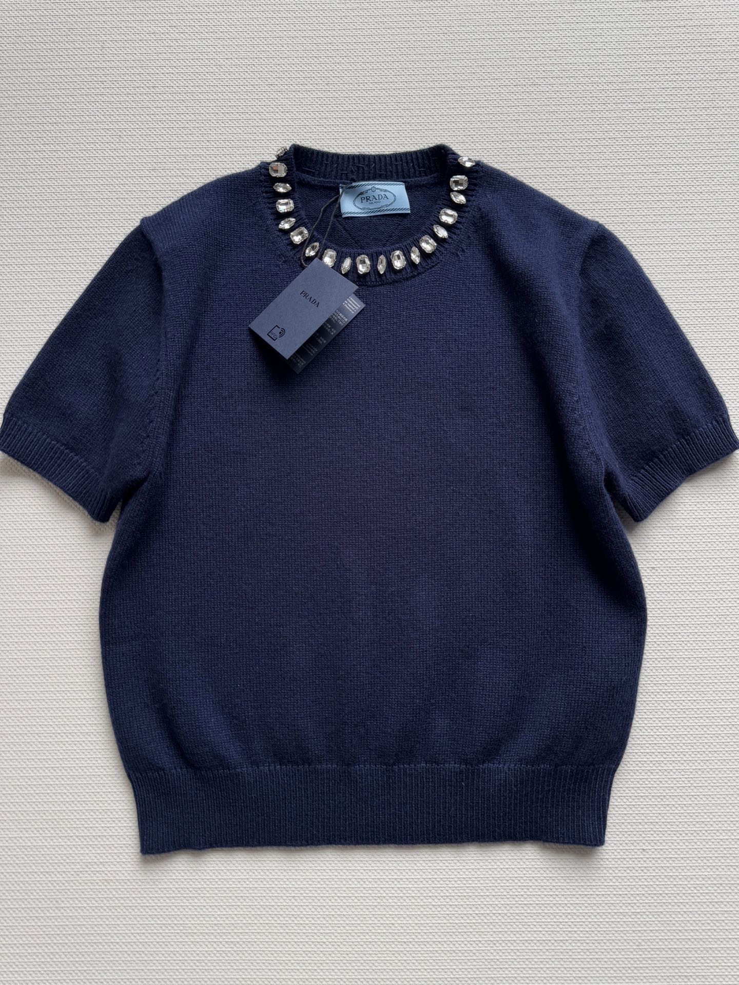 Prad*🆕新款，羊绒➕羊毛混纺针织短袖，叠穿打底搭配都好好看👏ＳＭＬ.