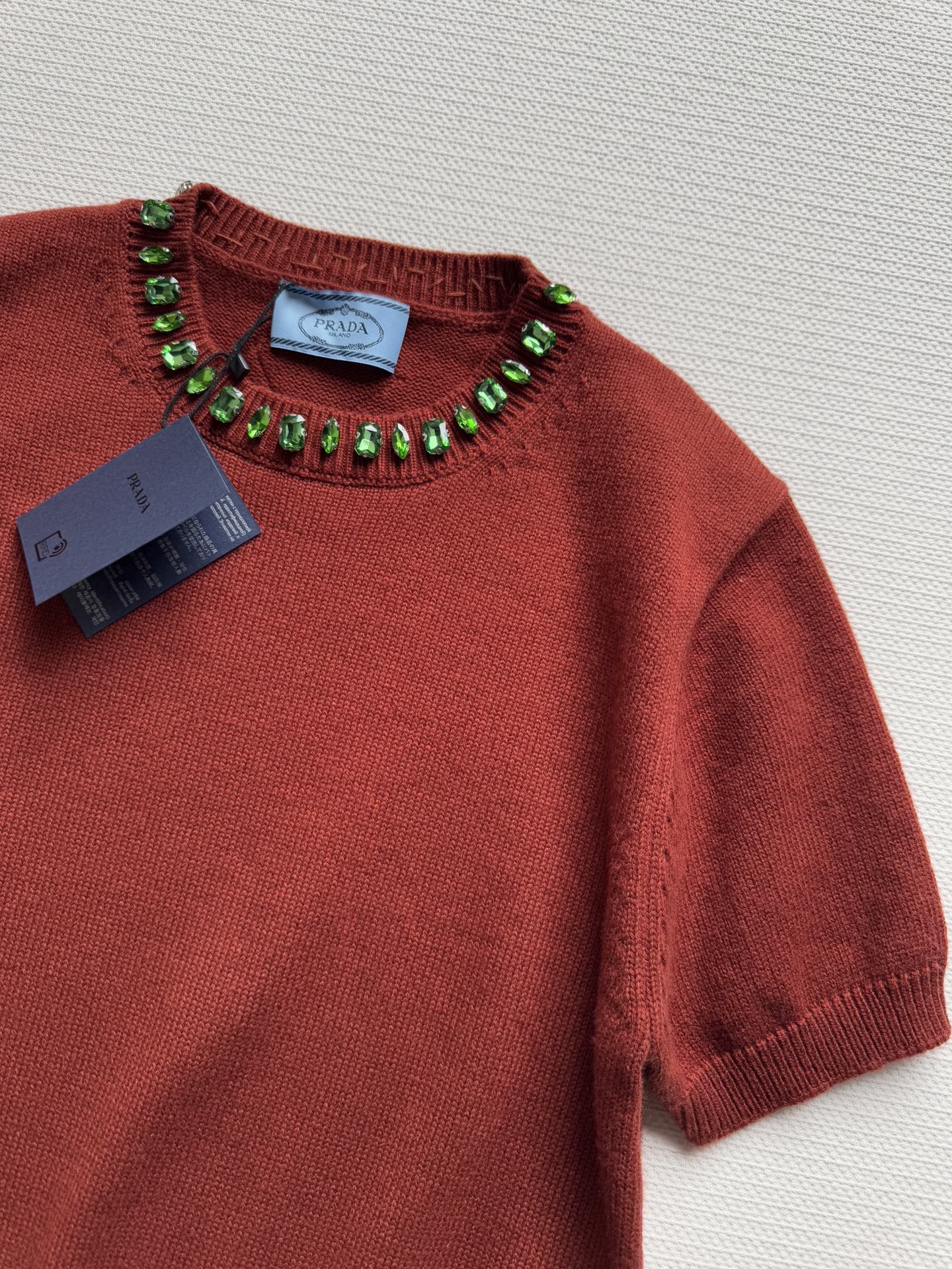 Prad*🆕新款，羊绒➕羊毛混纺针织短袖，叠穿打底搭配都好好看👏ＳＭＬ.