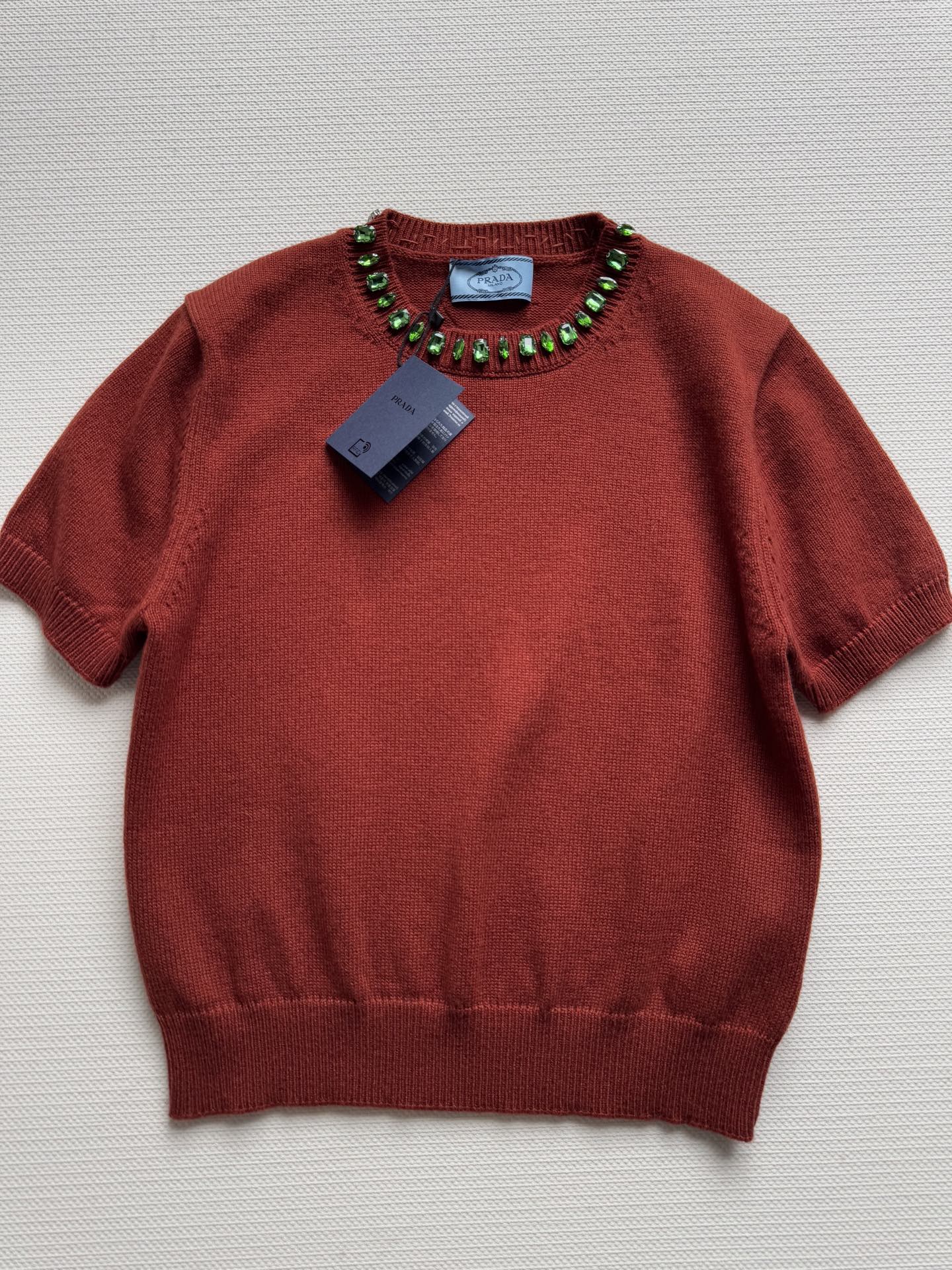Prad*🆕新款，羊绒➕羊毛混纺针织短袖，叠穿打底搭配都好好看👏ＳＭＬ.