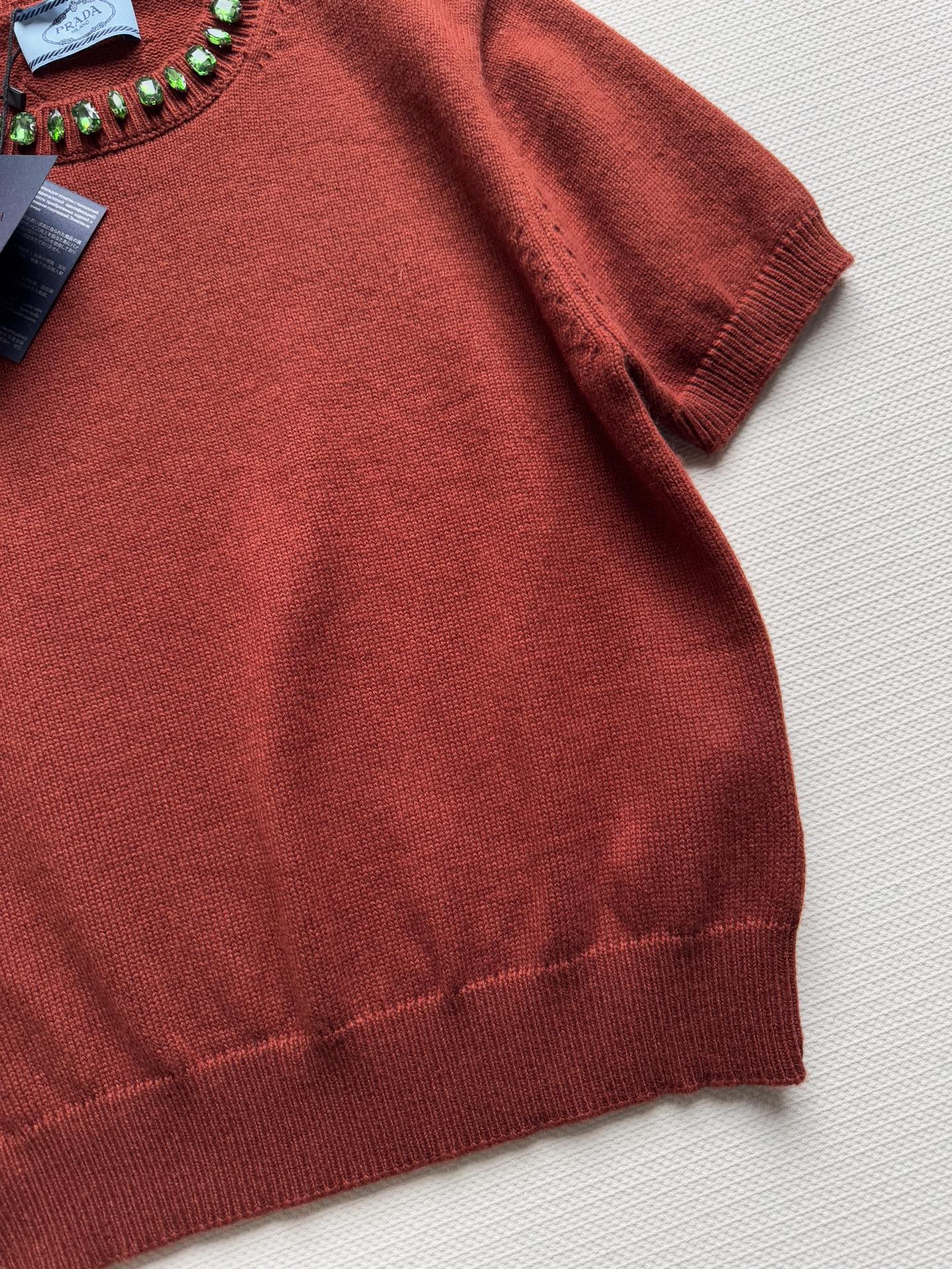 Prad*🆕新款，羊绒➕羊毛混纺针织短袖，叠穿打底搭配都好好看👏ＳＭＬ.