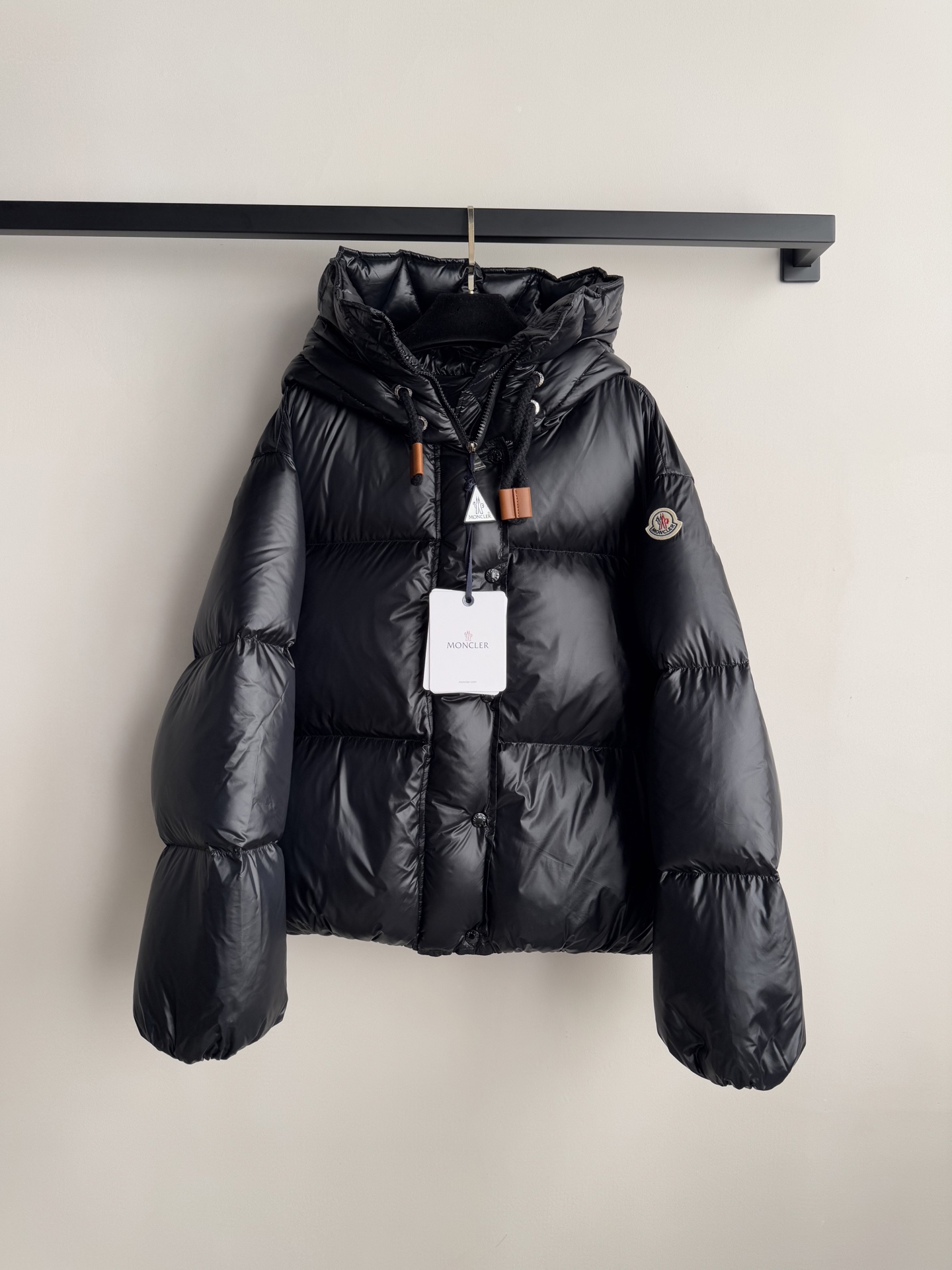 Moncle*🆕羽绒服 面包服🍞 内里填充国标羽绒，蓬松慵懒 可男女同款 无性别穿搭 酷飒有型 码数：0