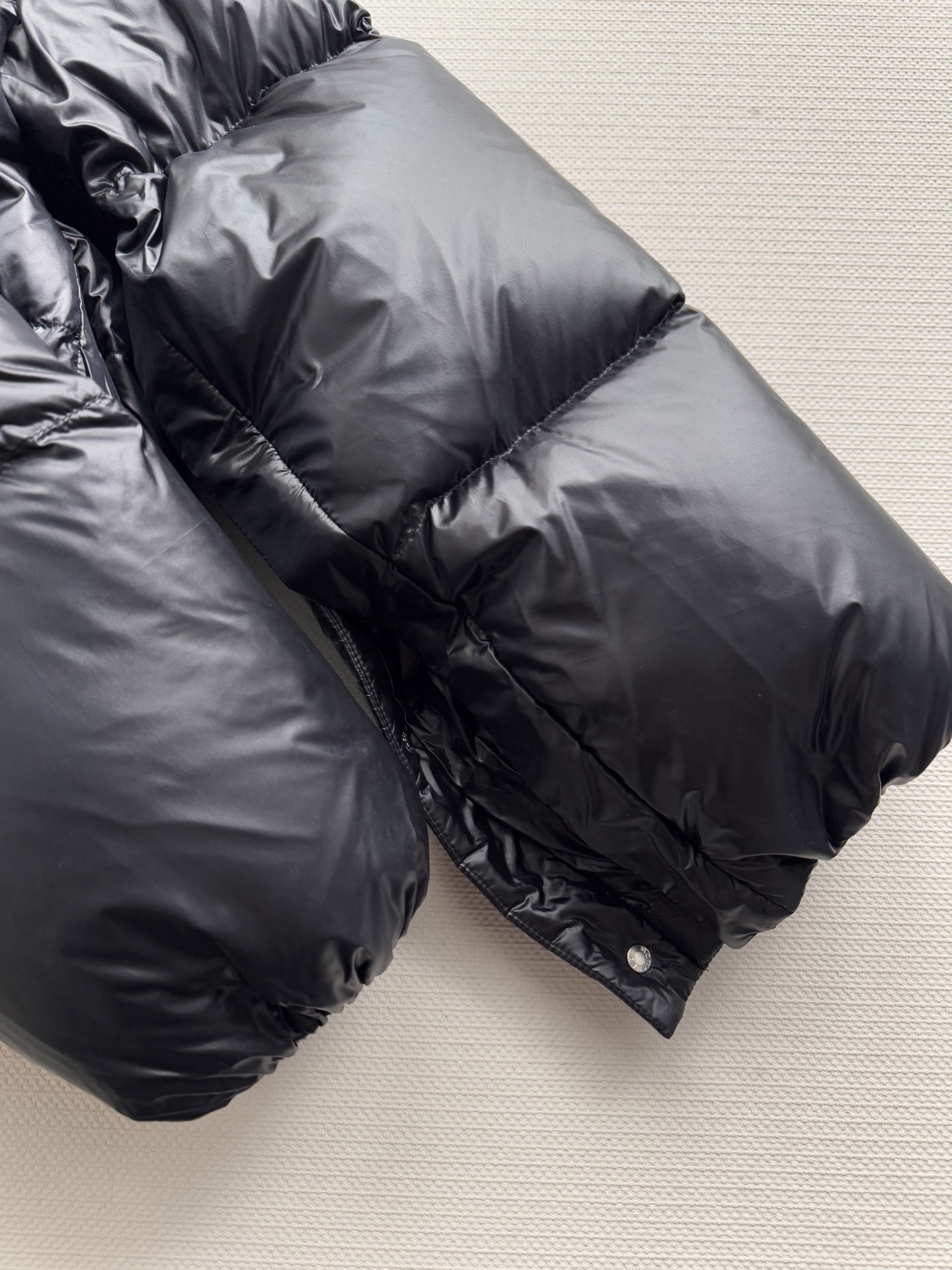 Moncle*🆕羽绒服 面包服🍞 内里填充国标羽绒，蓬松慵懒 可男女同款 无性别穿搭 酷飒有型 码数：0