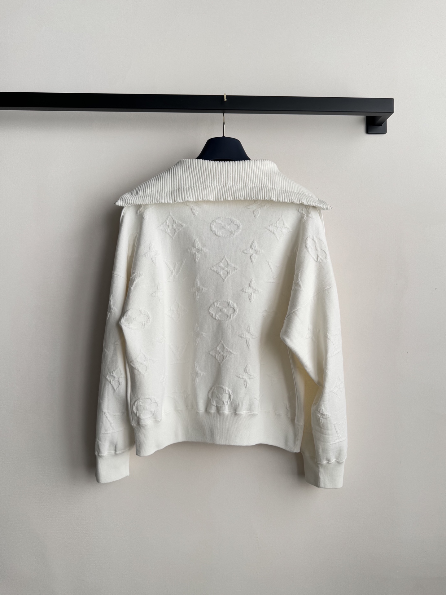 LouisVuitto*🆕2025秋冬SKI滑雪系列卫衣，柔软亲肤。Monogram暗纹提花，辨识度超高