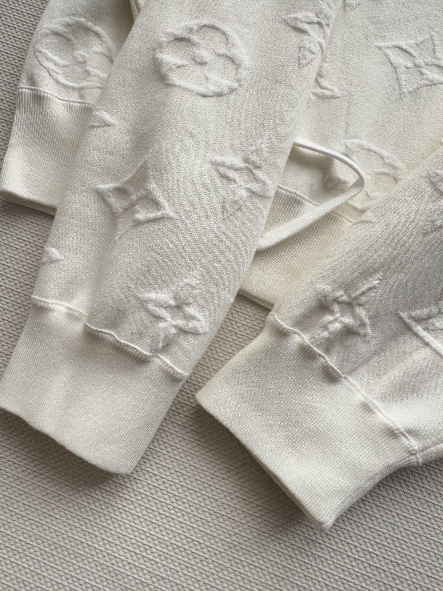 LouisVuitto*🆕2025秋冬SKI滑雪系列卫衣，柔软亲肤。Monogram暗纹提花，辨识度超高