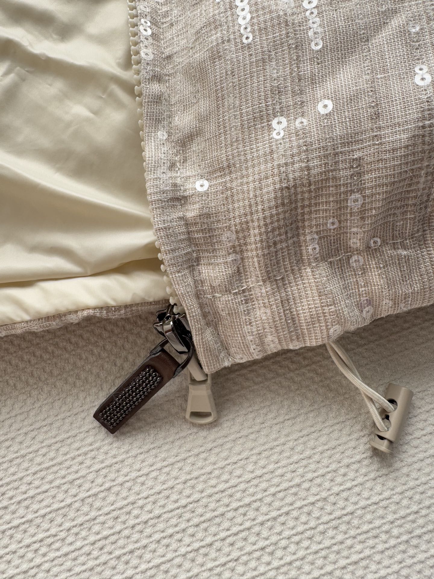 BrounelloCucinelli🆕新款，BC珠片羽绒服外套，外层珠片刺绣好美丽😍填充物鹅绒，保暖跟美