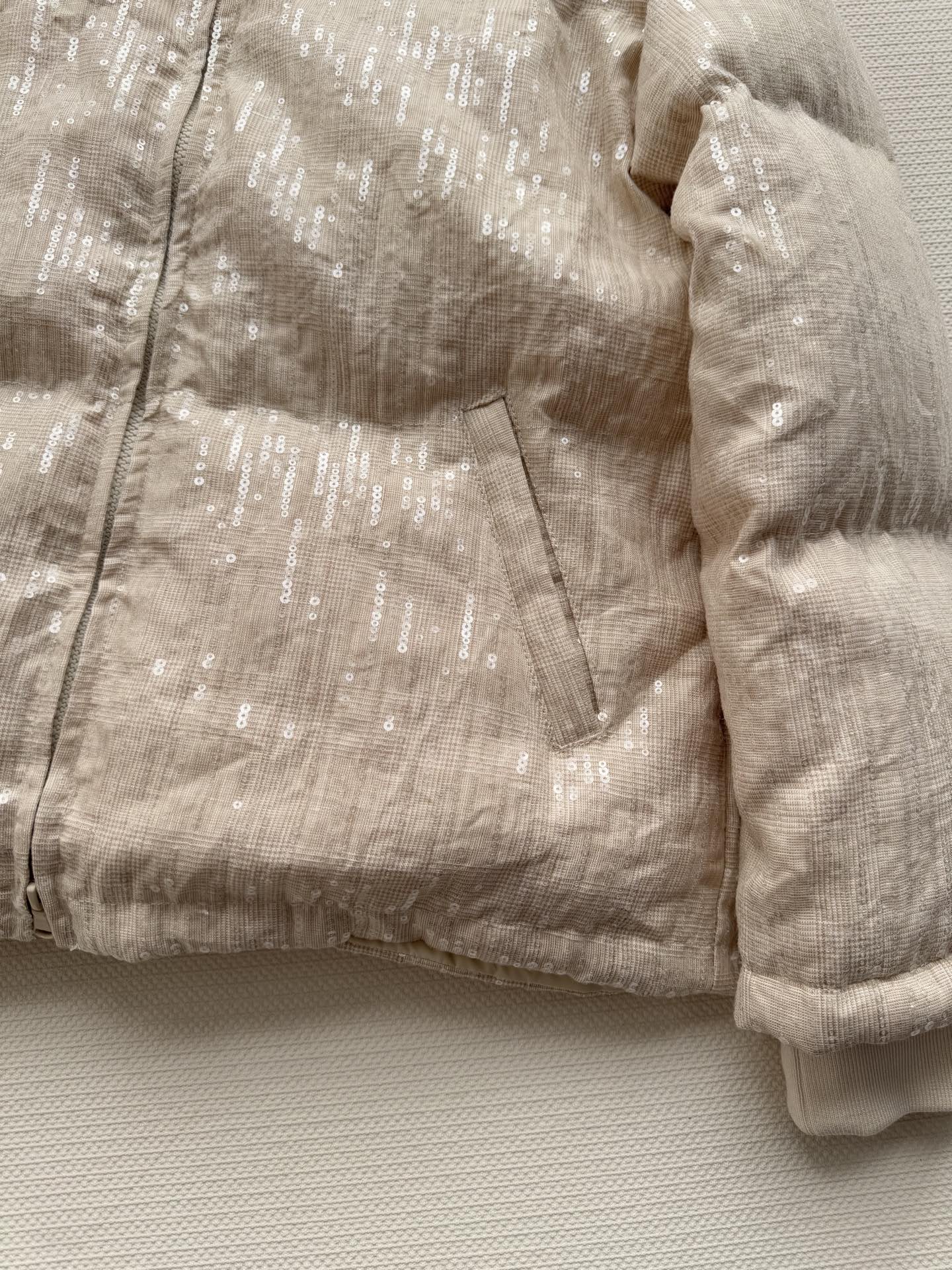 BrounelloCucinelli🆕新款，BC珠片羽绒服外套，外层珠片刺绣好美丽😍填充物鹅绒，保暖跟美