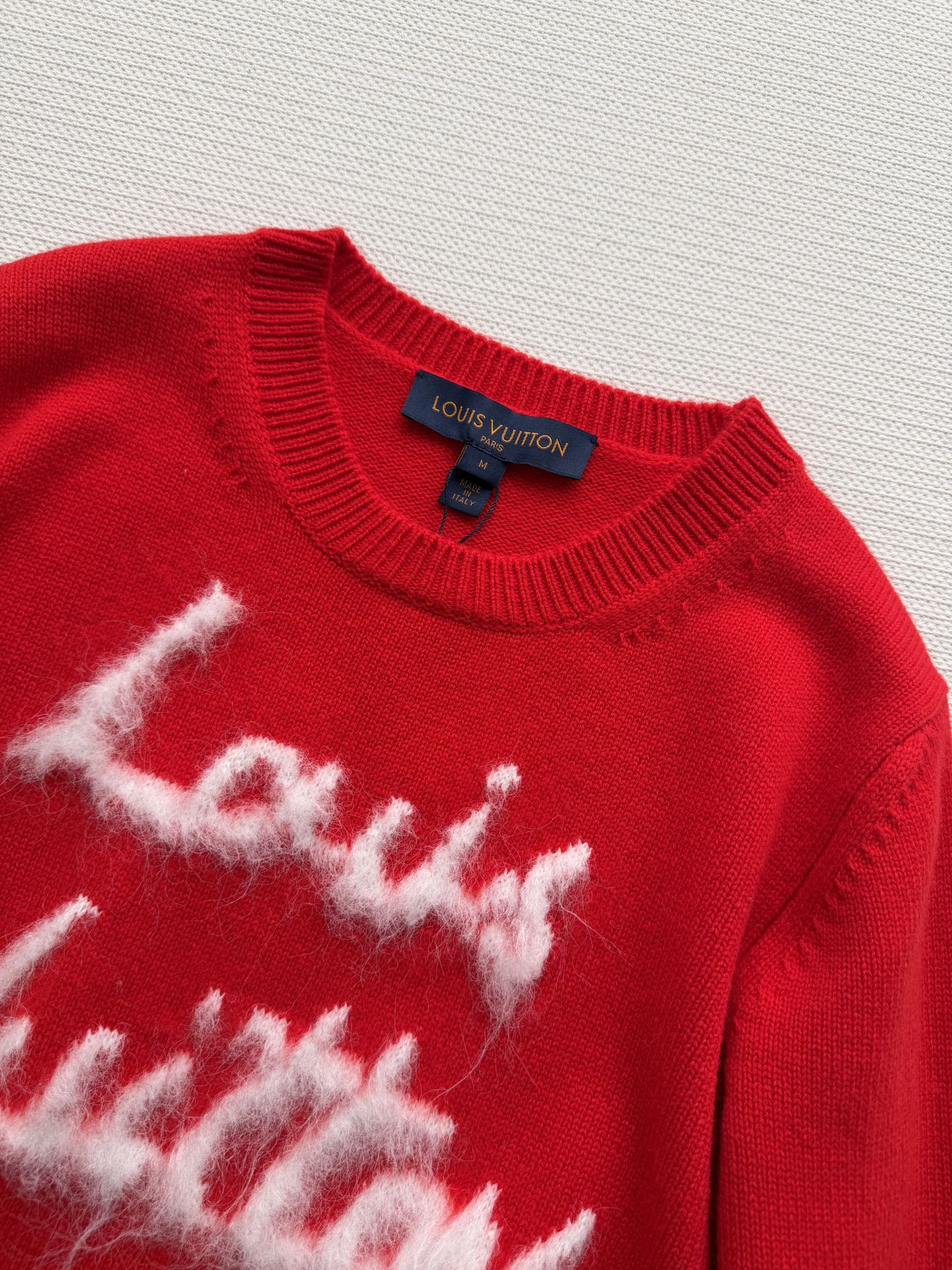 LouisVuitto*🆕新款，年底啦来点中国红❤️‍🌹绵羊毛➕羊绒混纺面料毛衣ＳＭＬ.