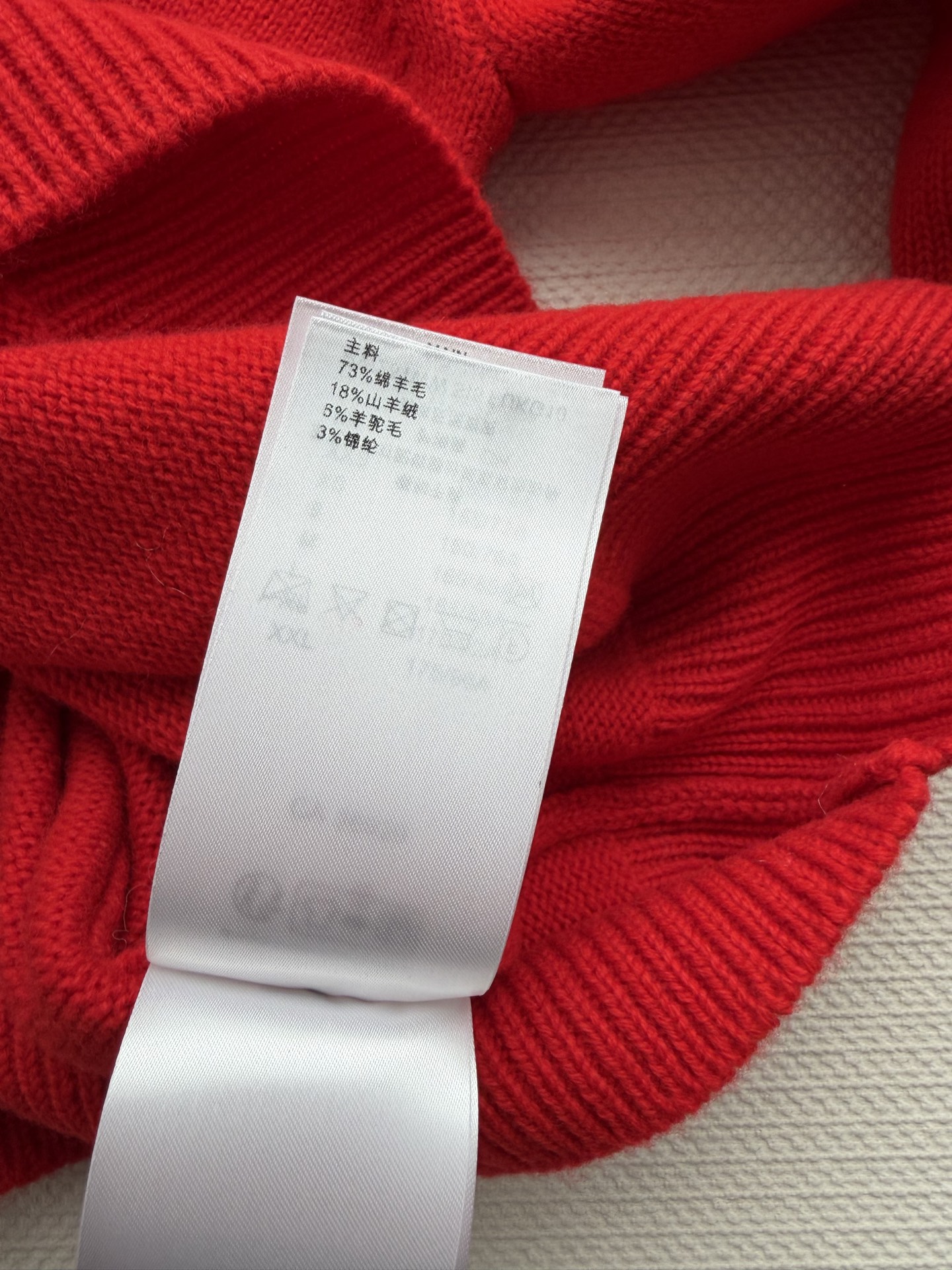 LouisVuitto*🆕新款，年底啦来点中国红❤️‍🌹绵羊毛➕羊绒混纺面料毛衣ＳＭＬ.