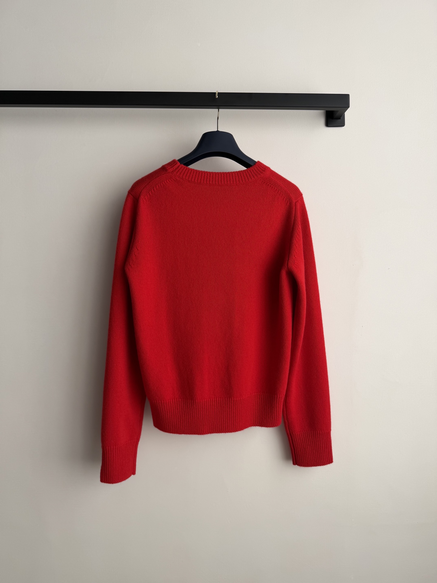 LouisVuitto*🆕新款，年底啦来点中国红❤️‍🌹绵羊毛➕羊绒混纺面料毛衣ＳＭＬ.