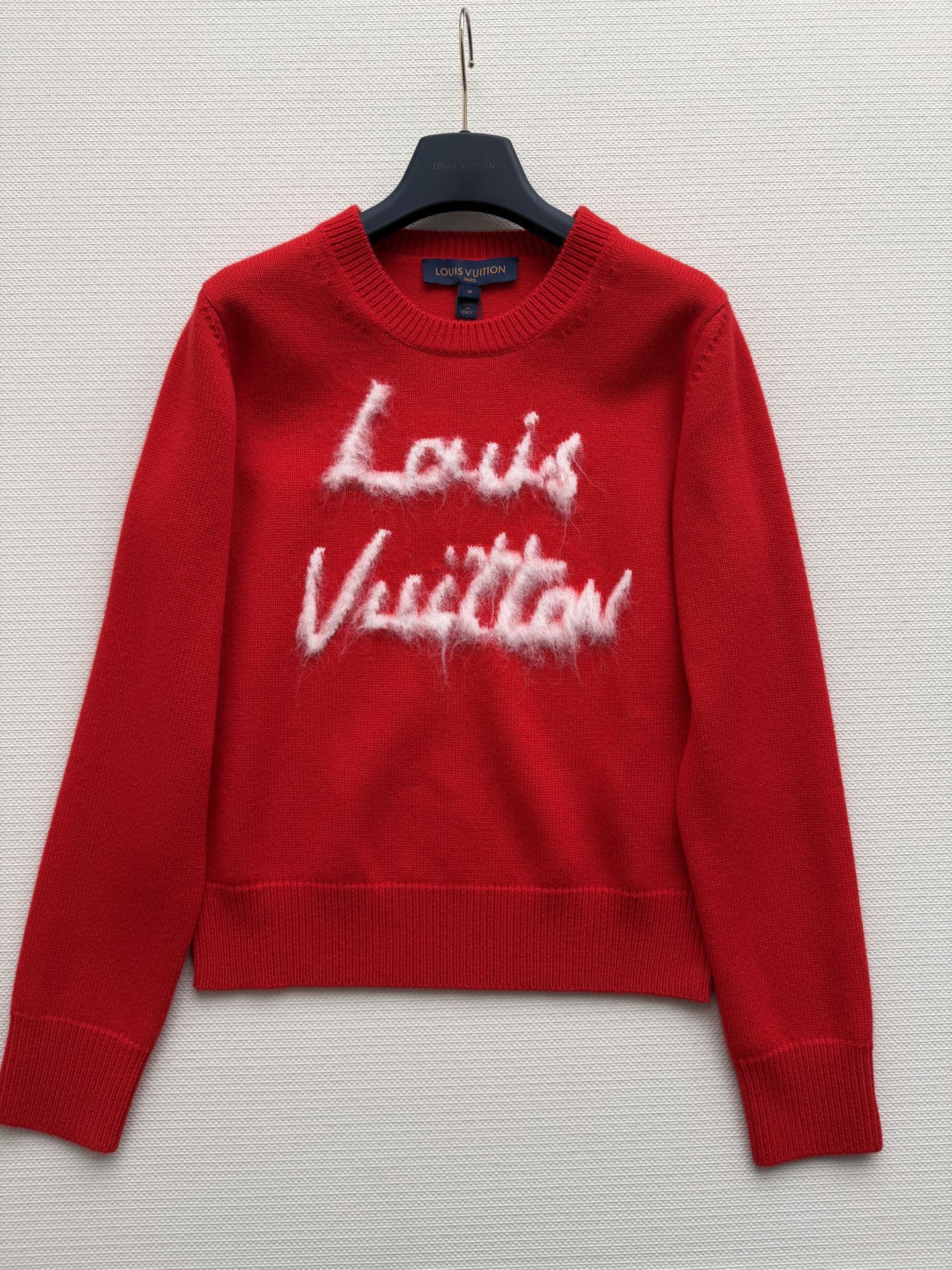 LouisVuitto*🆕新款，年底啦来点中国红❤️‍🌹绵羊毛➕羊绒混纺面料毛衣ＳＭＬ.