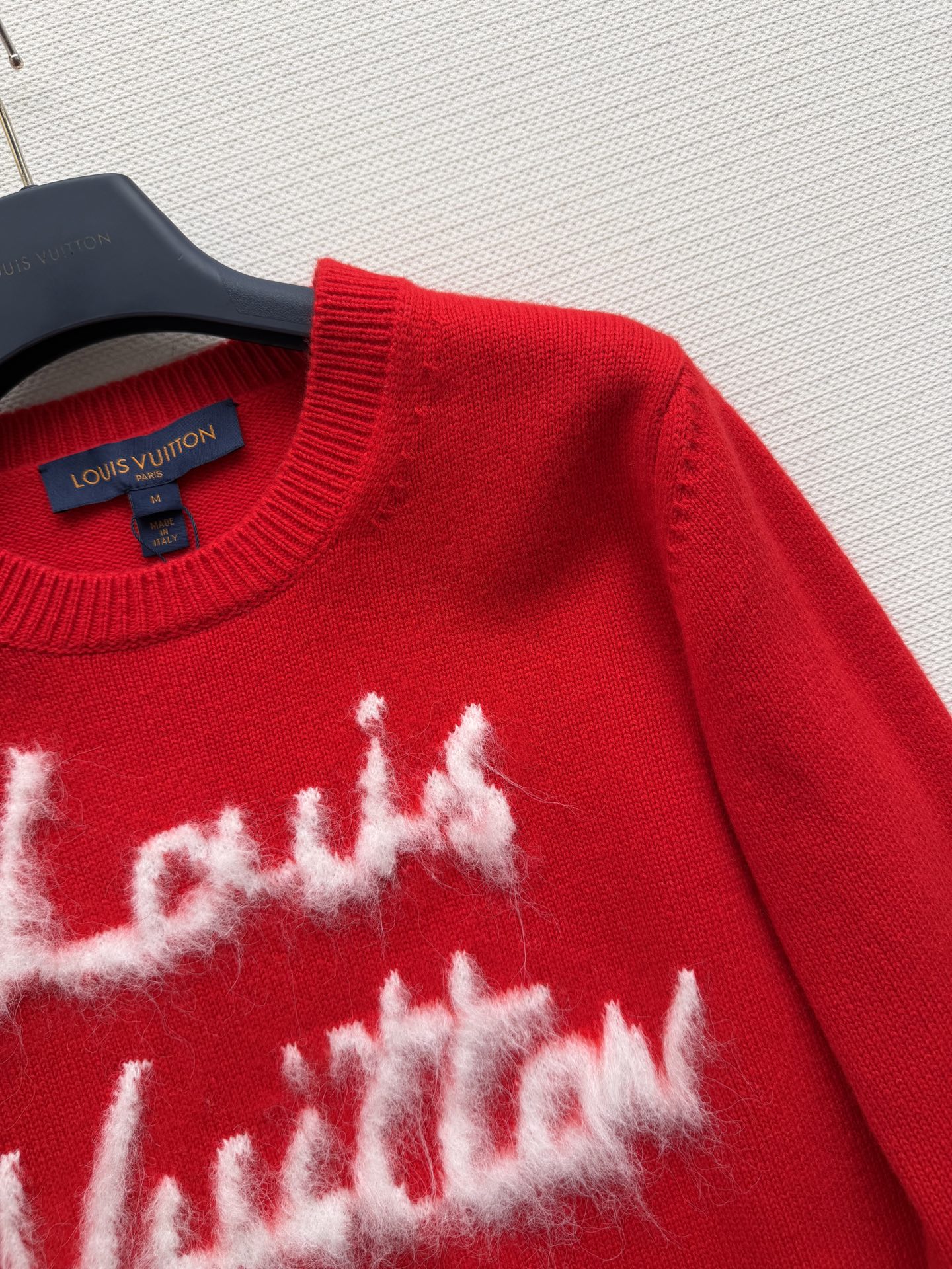 LouisVuitto*🆕新款，年底啦来点中国红❤️‍🌹绵羊毛➕羊绒混纺面料毛衣ＳＭＬ.