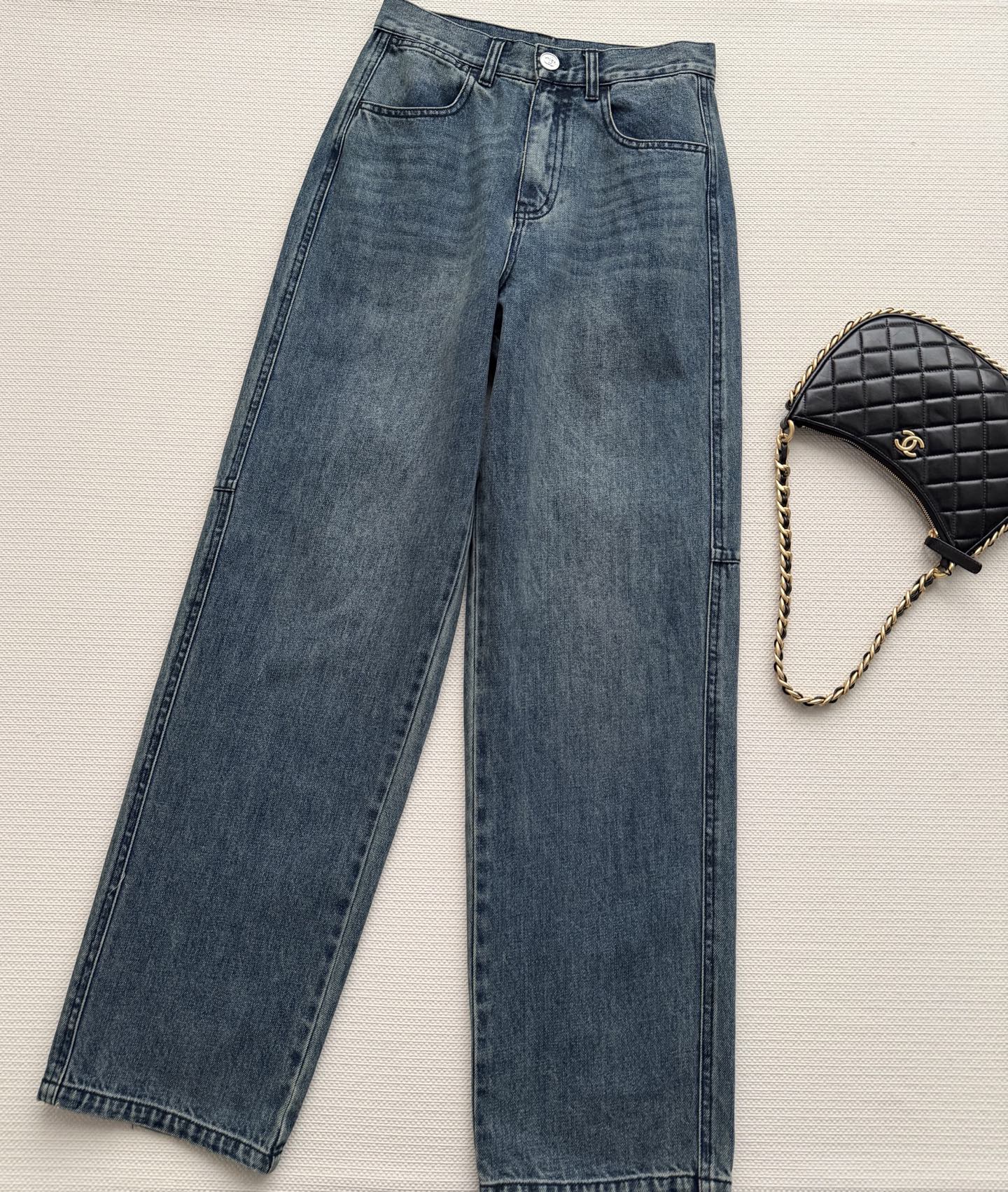 Chane*🆕新款26早春新款牛仔裤👖，直筒版型设计不挑人，不压身高，版型巨好～做旧牛仔裤Size：36