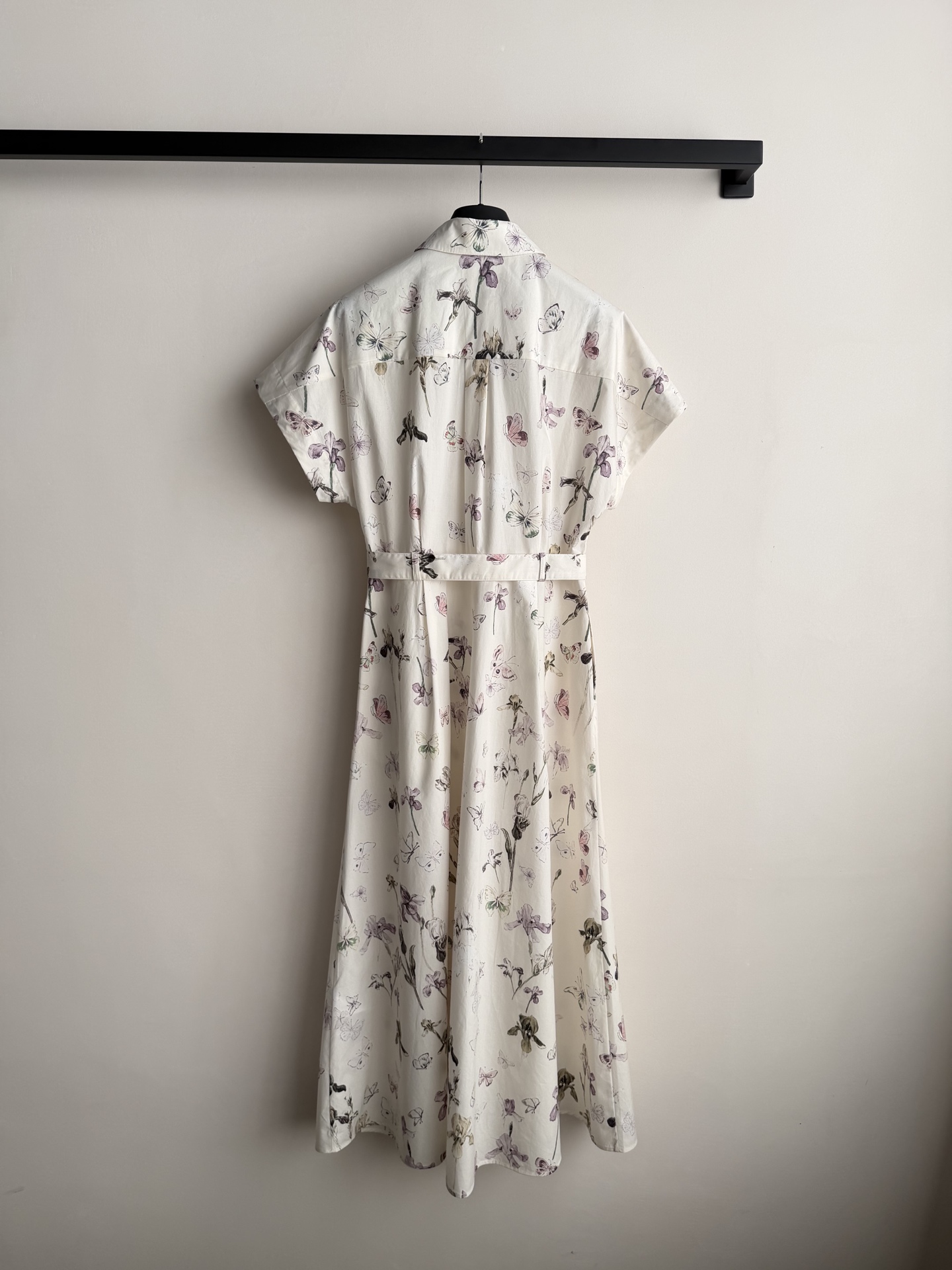 Dio*🆕26早春新款～春意盎然的季节当然要穿连衣裙啦👗 搭配腰带美美穿搭🤩彰显品牌的魅力调性 钮扣开襟