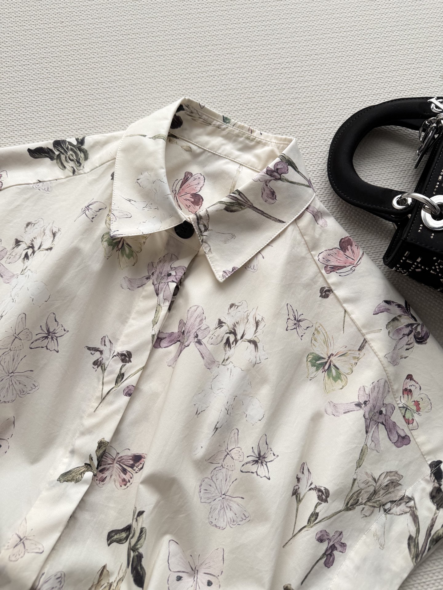 Dio*🆕26早春新款～春意盎然的季节当然要穿连衣裙啦👗 搭配腰带美美穿搭🤩彰显品牌的魅力调性 钮扣开襟