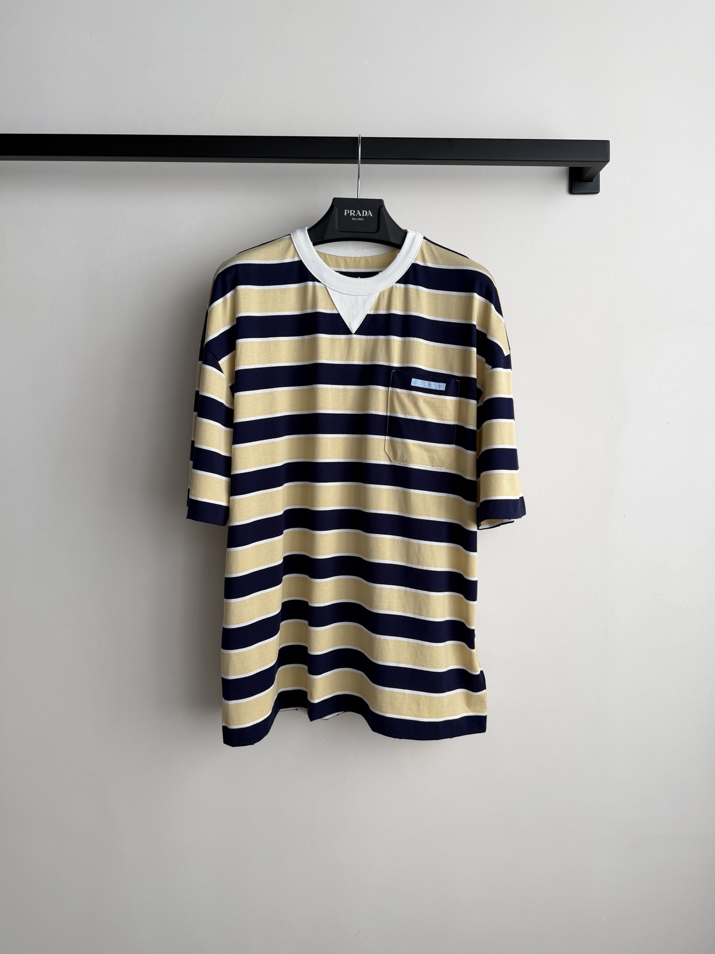 Prad*🆕26Ss春夏新款 条纹短袖圆领T恤丨⚠独家开发！高版出品！衣服每处边沿都有磨破工艺。超级高级