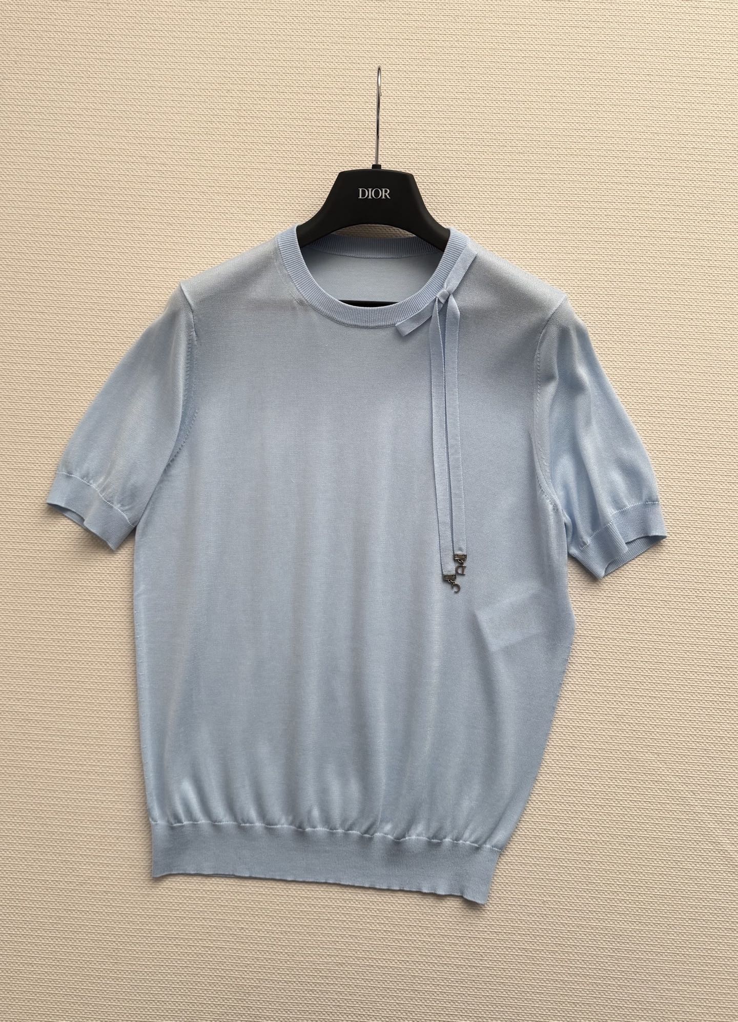 Dio*🆕26SS系列女士圆领短袖针织衫，浅蓝色调+蝴蝶结设计，甜美又优雅✨。高品质针织面料，柔软亲肤，