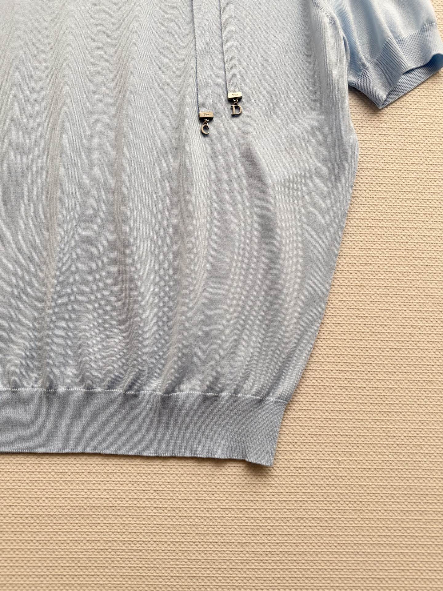 Dio*🆕26SS系列女士圆领短袖针织衫，浅蓝色调+蝴蝶结设计，甜美又优雅✨。高品质针织面料，柔软亲肤，