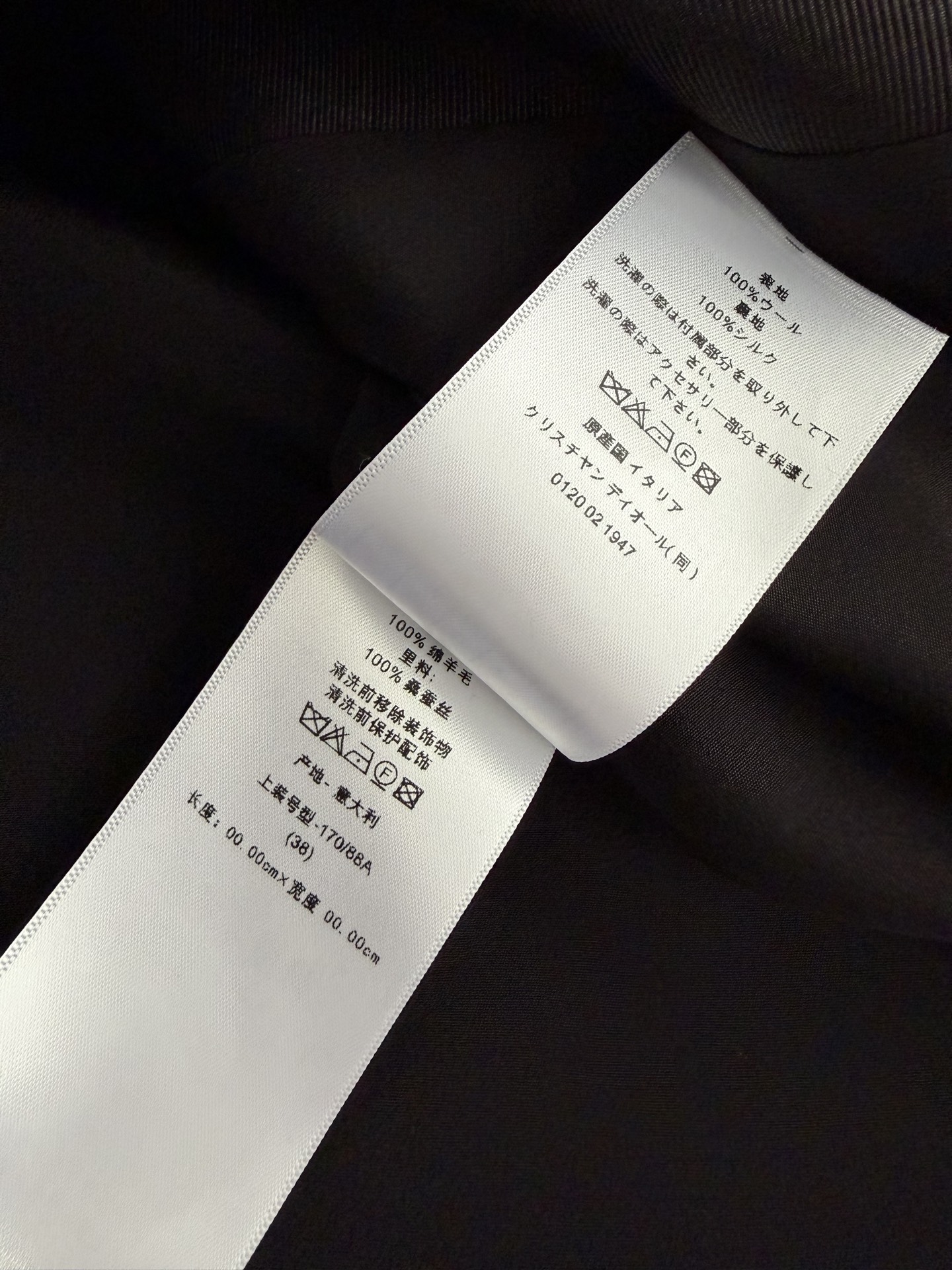 Dio*🆕26早春系列蝴蝶结羊毛短外套，（绵羊毛➕真丝）灰色羊毛混纺，质感细腻又保暖。短款剪裁+蝴蝶结纽
