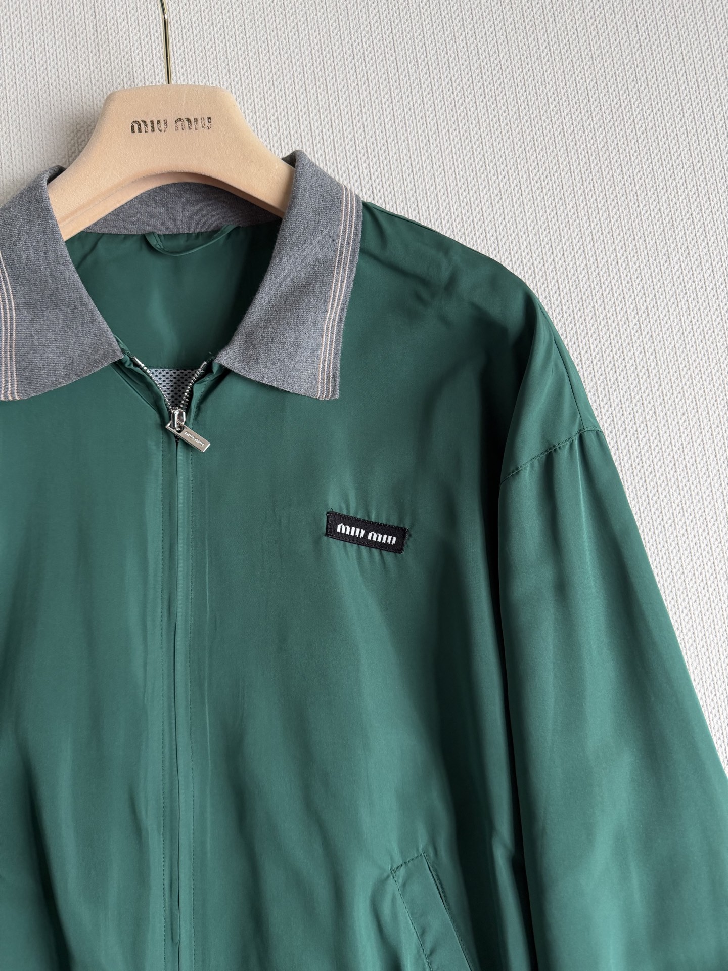 MiuMi*🆕26FW早春🎾系列 撞色拼领夹克外套 原版开发 高版本出品 这个系列太吸睛了～撞色防风外套