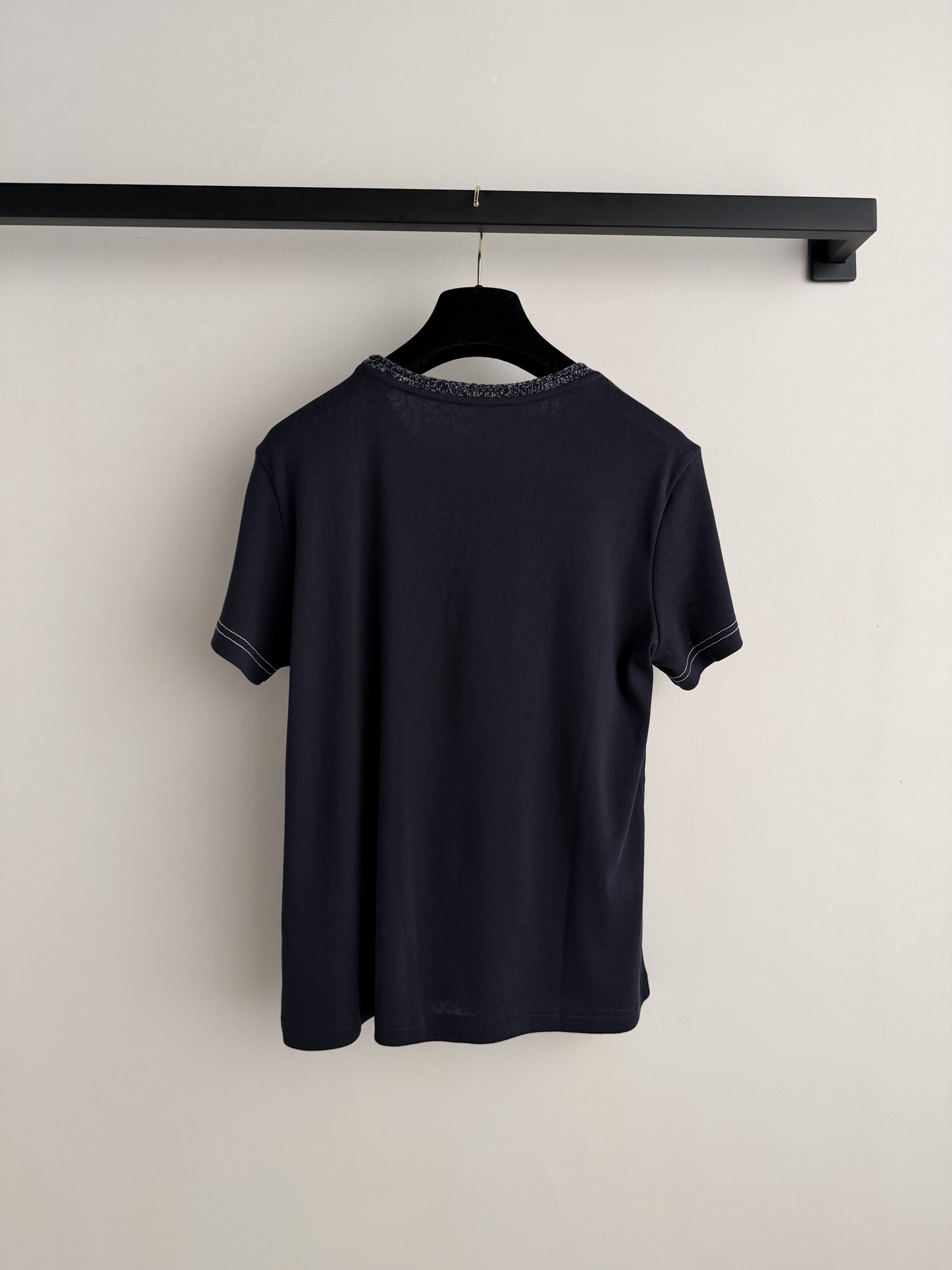 Chane*🆕小香中古系列——领毛织刺绣亚麻T：撞色的花纱毛织领子自然卷边松弛又随性，手写字体的刺绣精致