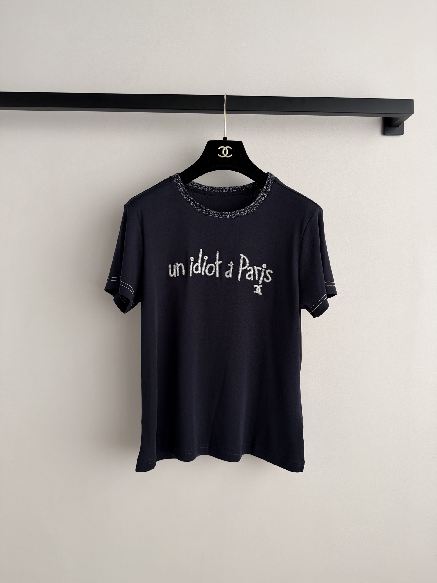 Chane*🆕小香中古系列——领毛织刺绣亚麻T：撞色的花纱毛织领子自然卷边松弛又随性，手写字体的刺绣精致