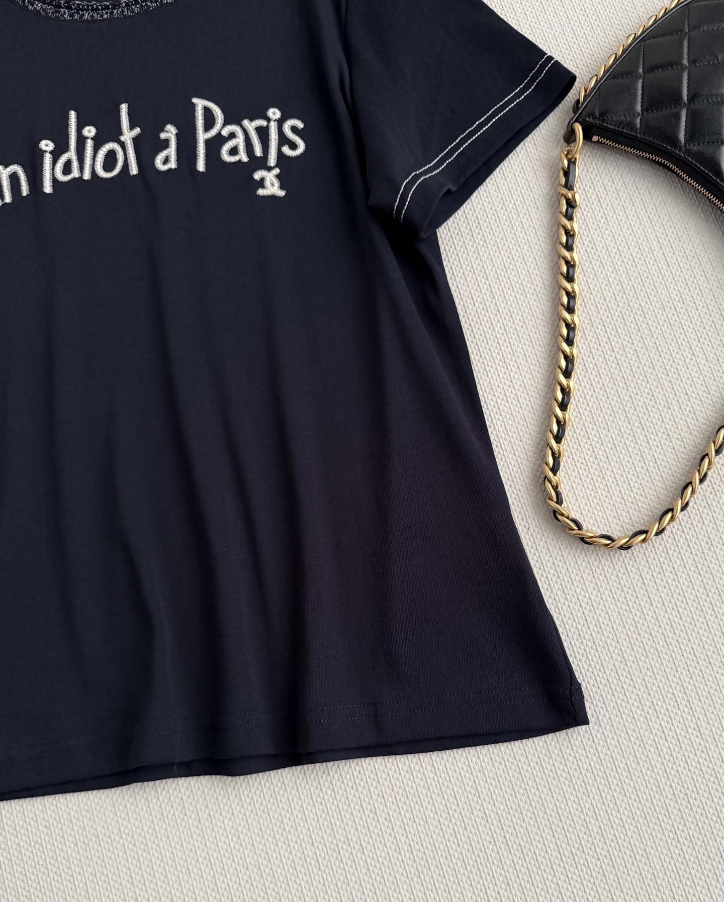 Chane*🆕小香中古系列——领毛织刺绣亚麻T：撞色的花纱毛织领子自然卷边松弛又随性，手写字体的刺绣精致