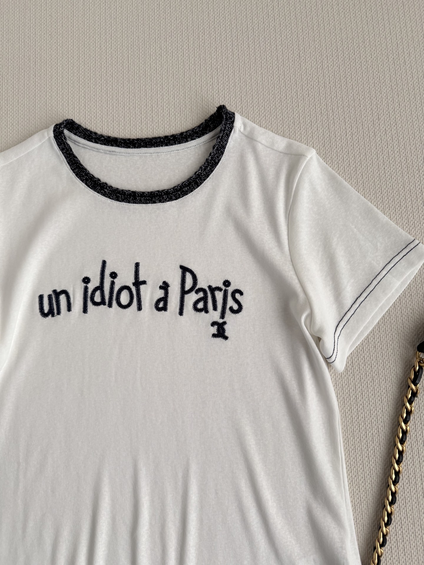 Chane*🆕小香中古系列——领毛织刺绣亚麻T：撞色的花纱毛织领子自然卷边松弛又随性，手写字体的刺绣精致