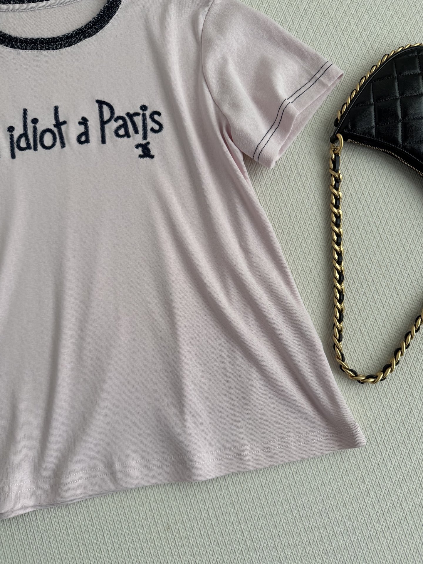 Chane*🆕小香中古系列——领毛织刺绣亚麻T：撞色的花纱毛织领子自然卷边松弛又随性，手写字体的刺绣精致