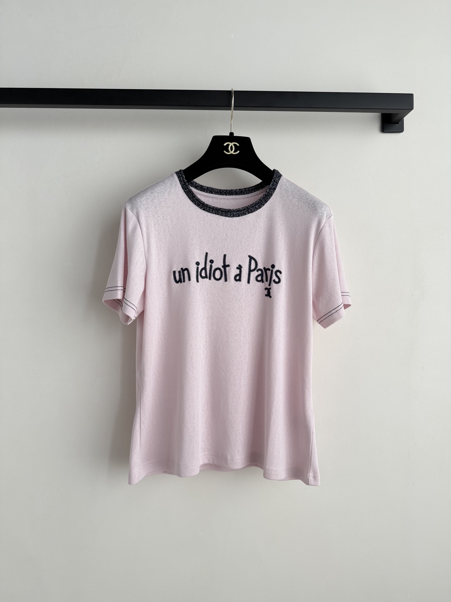 Chane*🆕小香中古系列——领毛织刺绣亚麻T：撞色的花纱毛织领子自然卷边松弛又随性，手写字体的刺绣精致