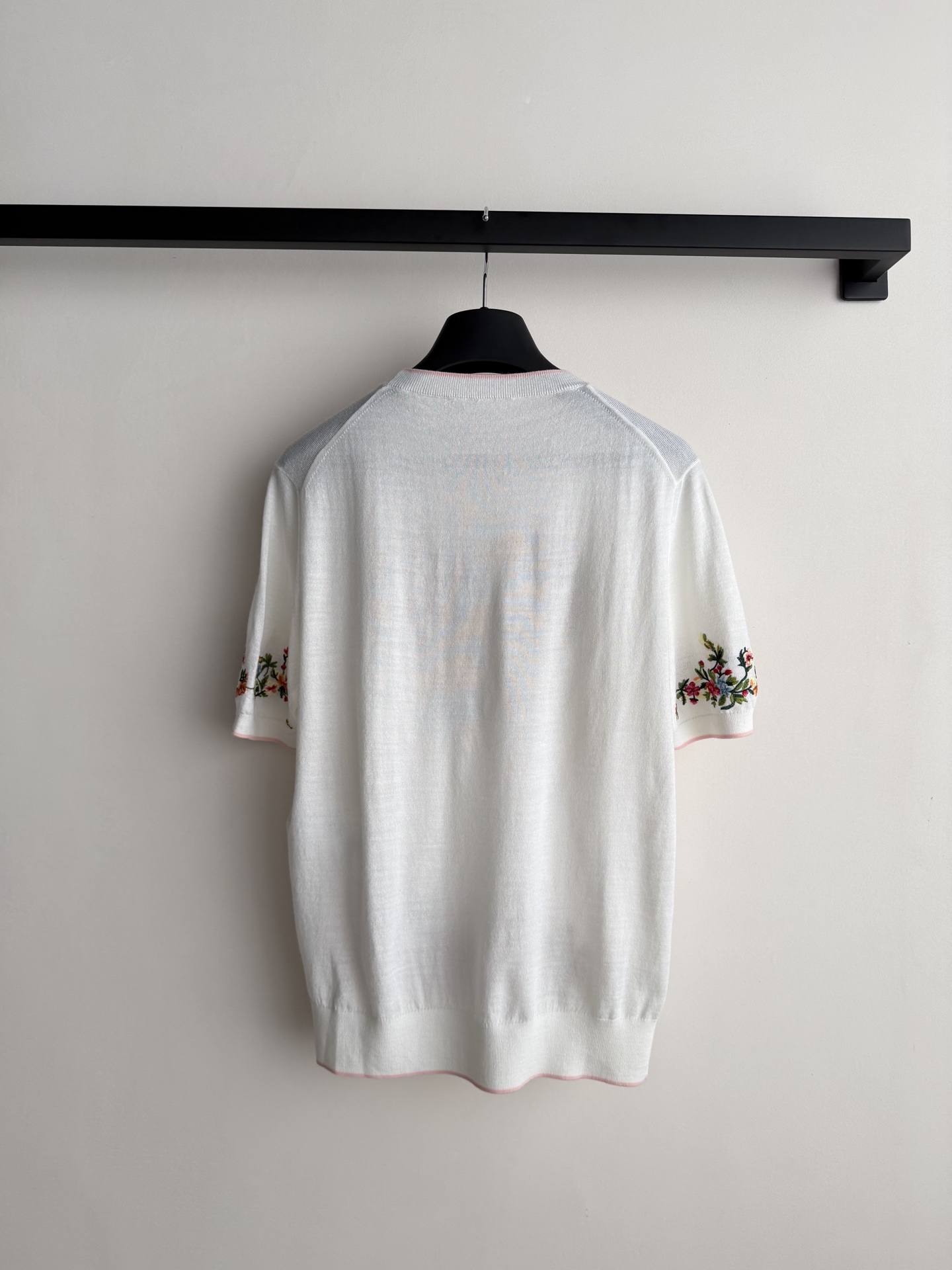 Dio*🆕春夏新品限定系列，绝美花㚏图案刺绣针织短袖！棉羊毛质量超赞！重工多色定位刺绣工艺花㚏系列超美。