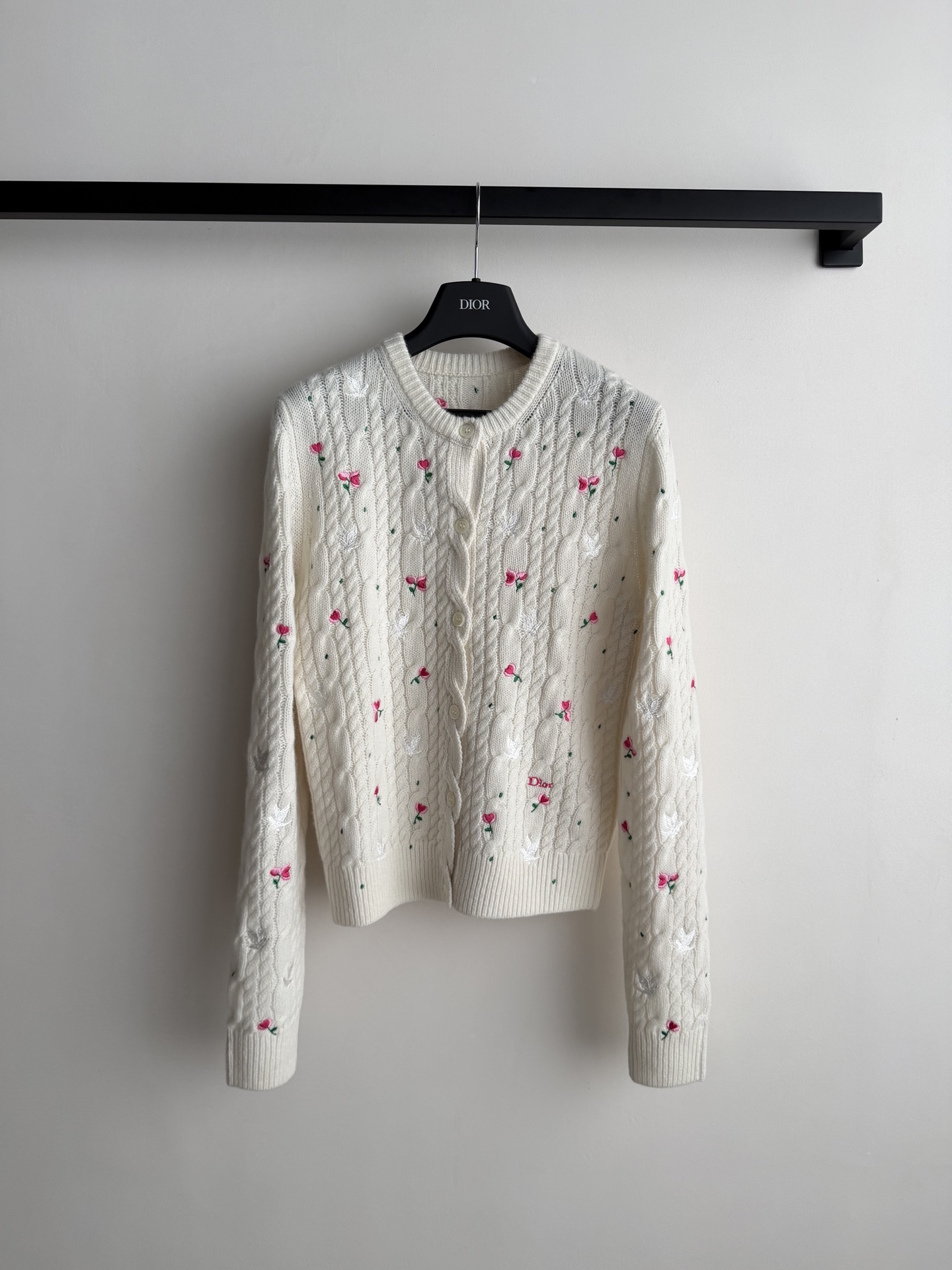 Dio*2026新款！重工款刺绣 圆领玫瑰碎花针织开衫 ⚠️定制YB羊绒针织材质，质感高级，舒适柔软，圆