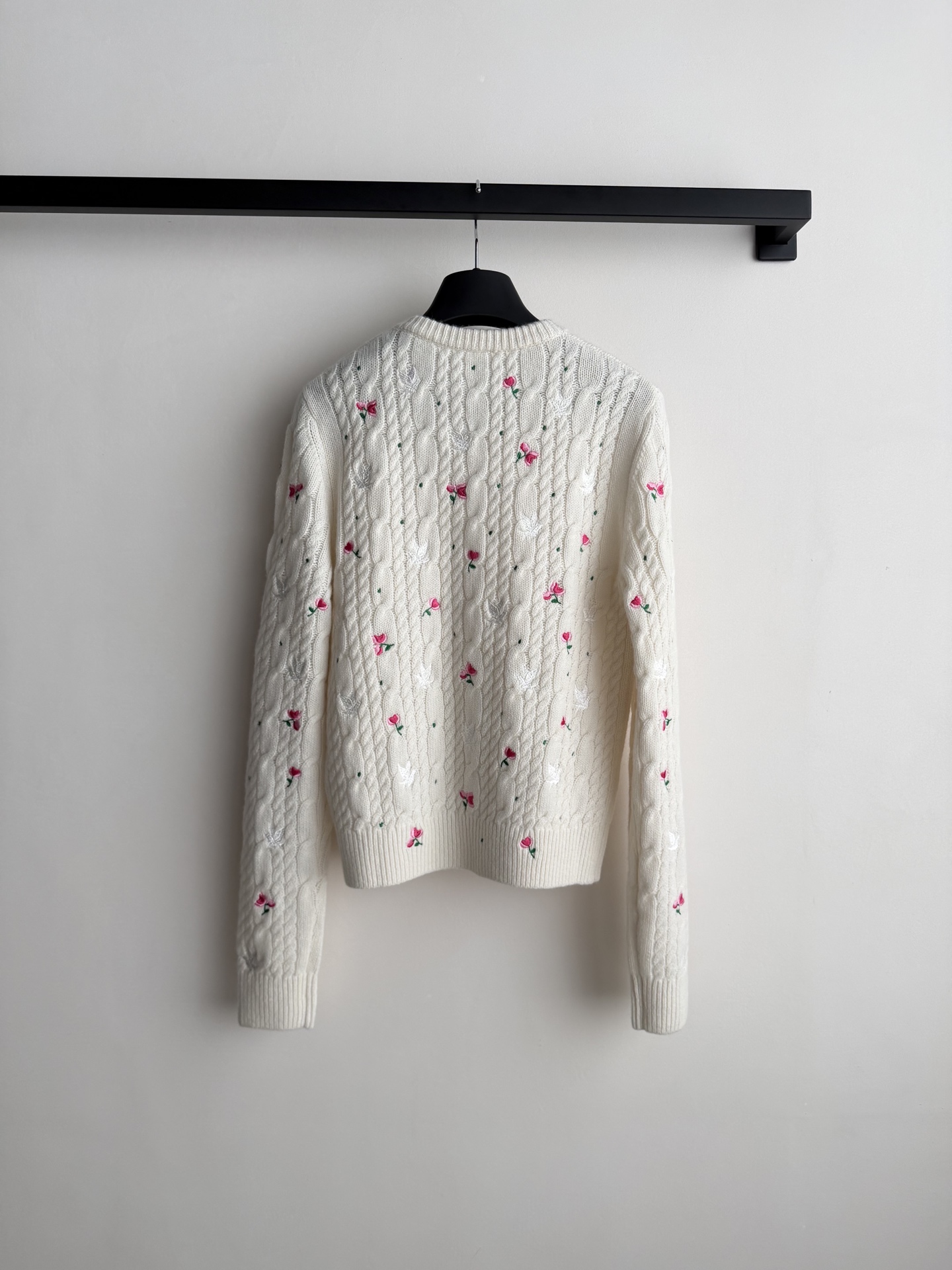 Dio*2026新款！重工款刺绣 圆领玫瑰碎花针织开衫 ⚠️定制YB羊绒针织材质，质感高级，舒适柔软，圆