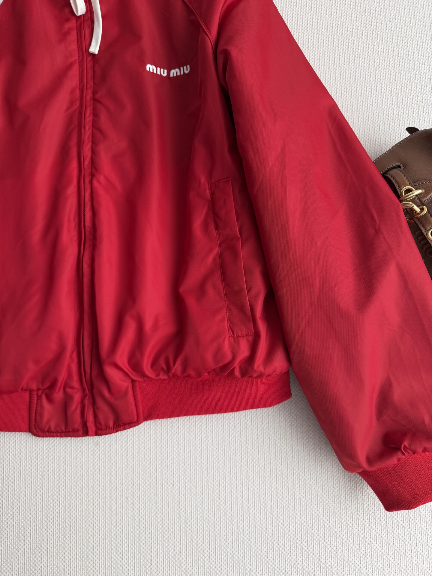 Miumi*🆕25Fw秋冬新款 字母刺绣休闲宽松两面可穿翻领夹克外套丨⚠独家开发！顶级高版出品！红与灰的