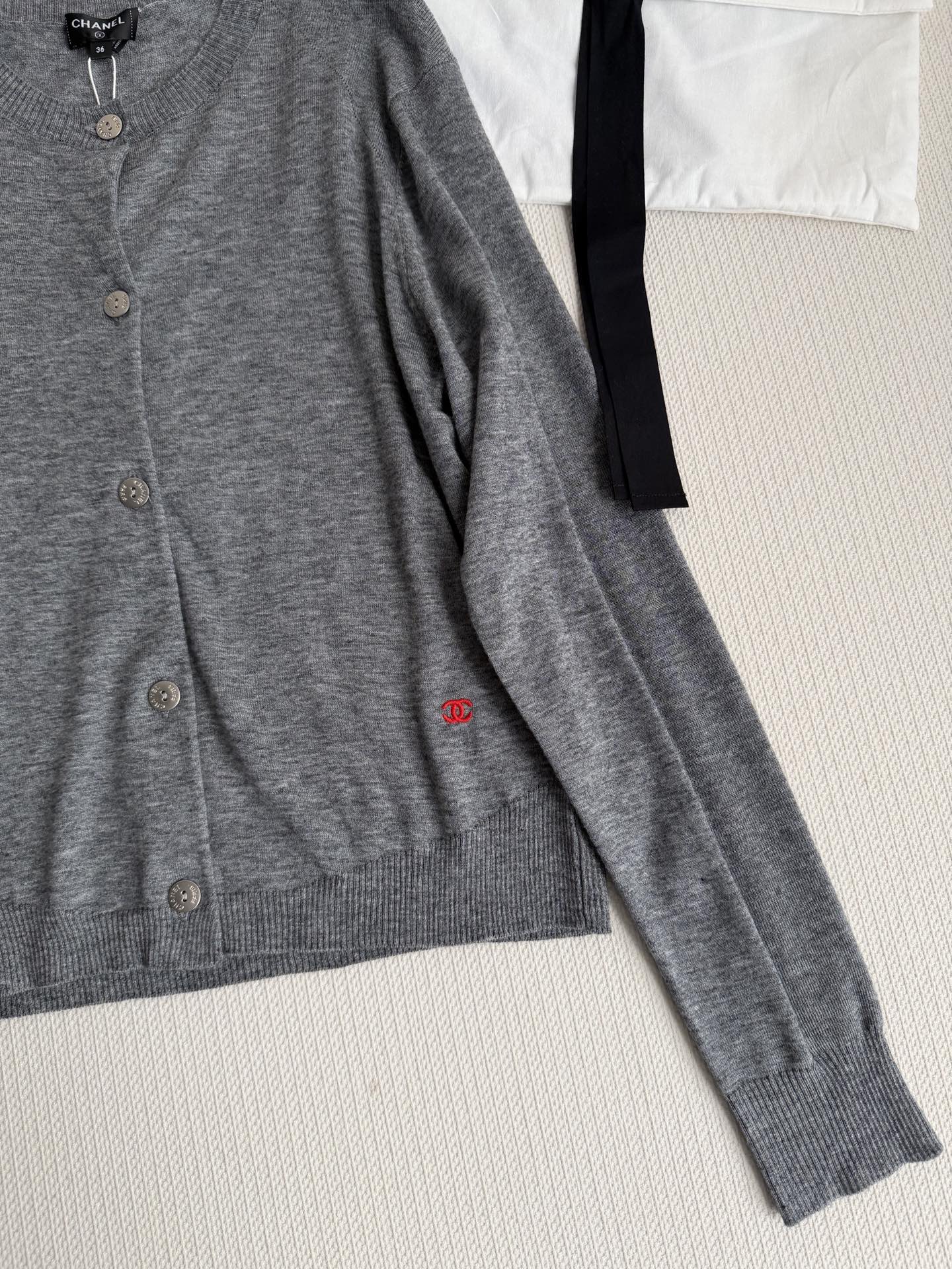 Chane*🆕🩶26P灰色针织开衫，Yb定制16超细羊毛 高密度超薄 柔软针织面料，🇩🇪德国进口机刺绣饱